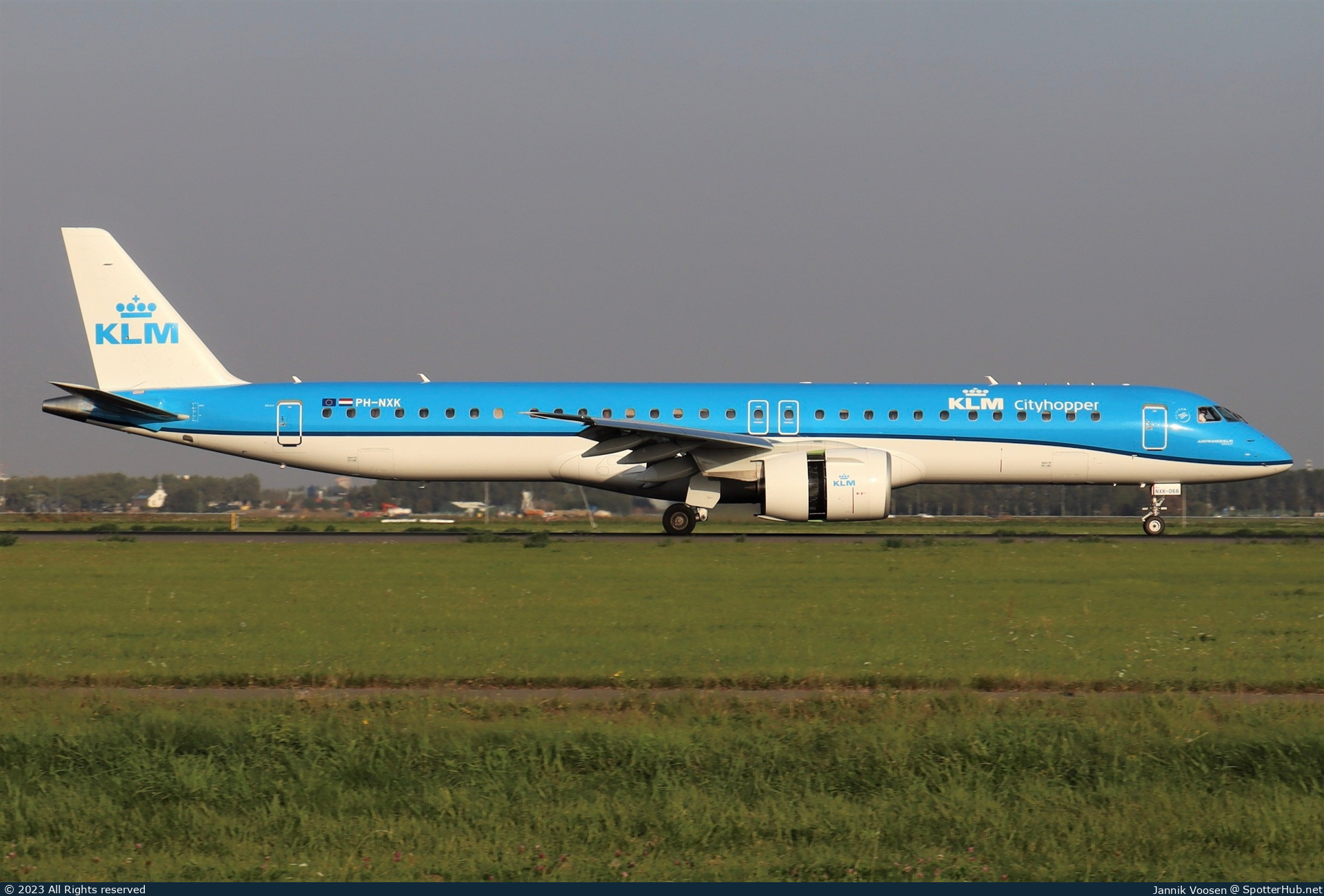 Photo of PH-NXK - Embraer ERJ-195-E2 operated by KLM Cityhopper