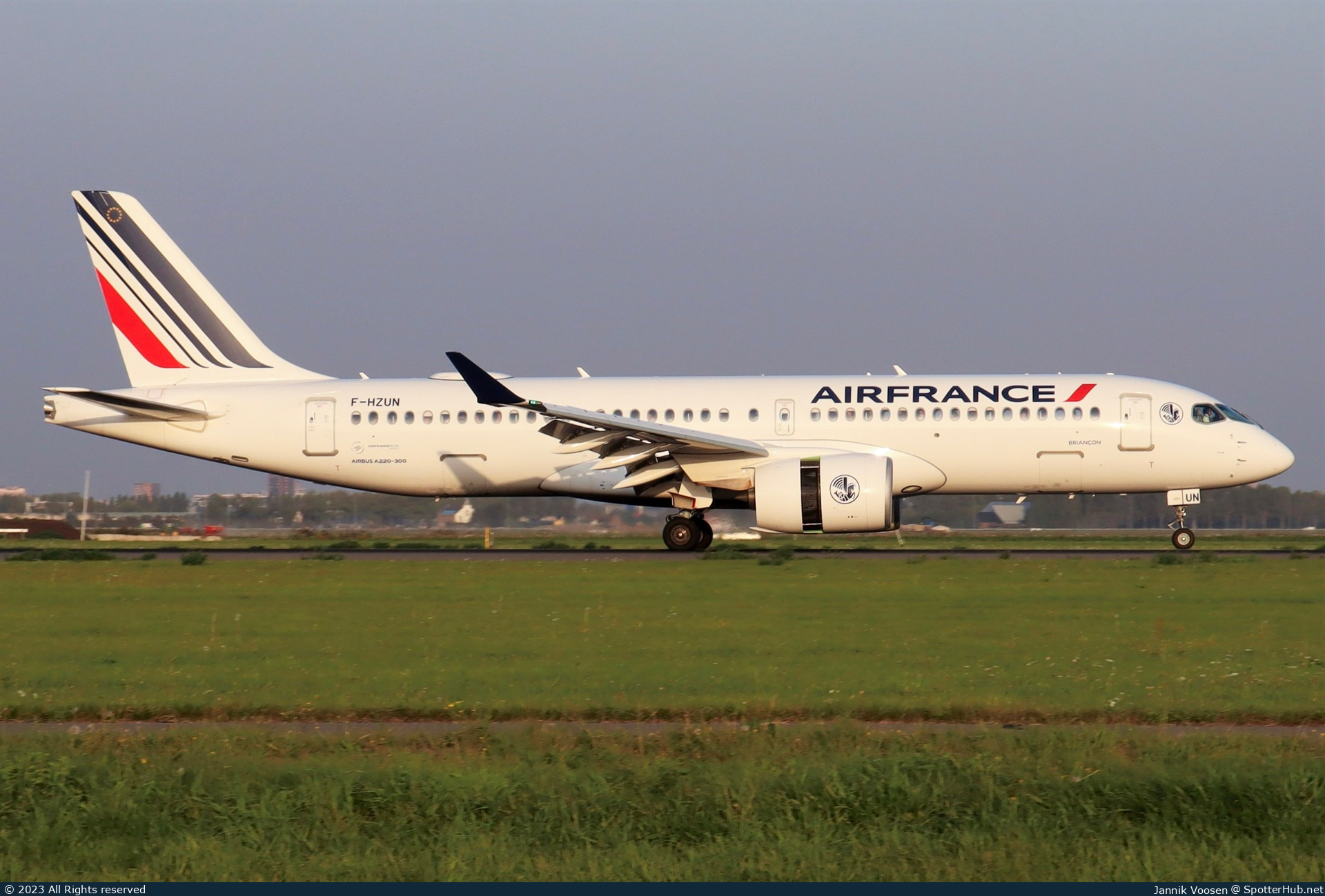 Photo of F-HZUN - Airbus A220-300 operated by Air France