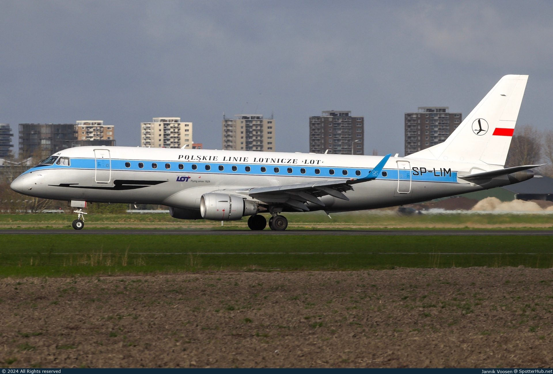 Photo of SP-LIM - Embraer ERJ-175LR operated by LOT Polish Airlines