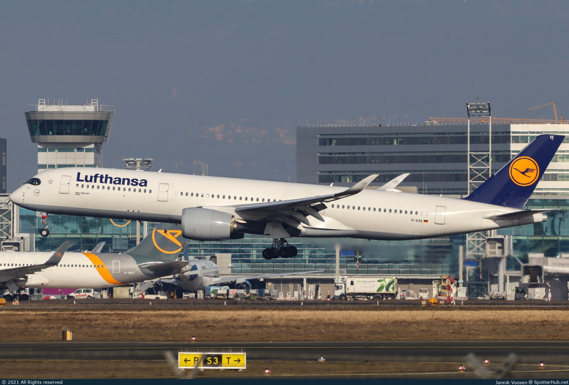 Photo of D-AIXE - Airbus A350-941 operated by Lufthansa