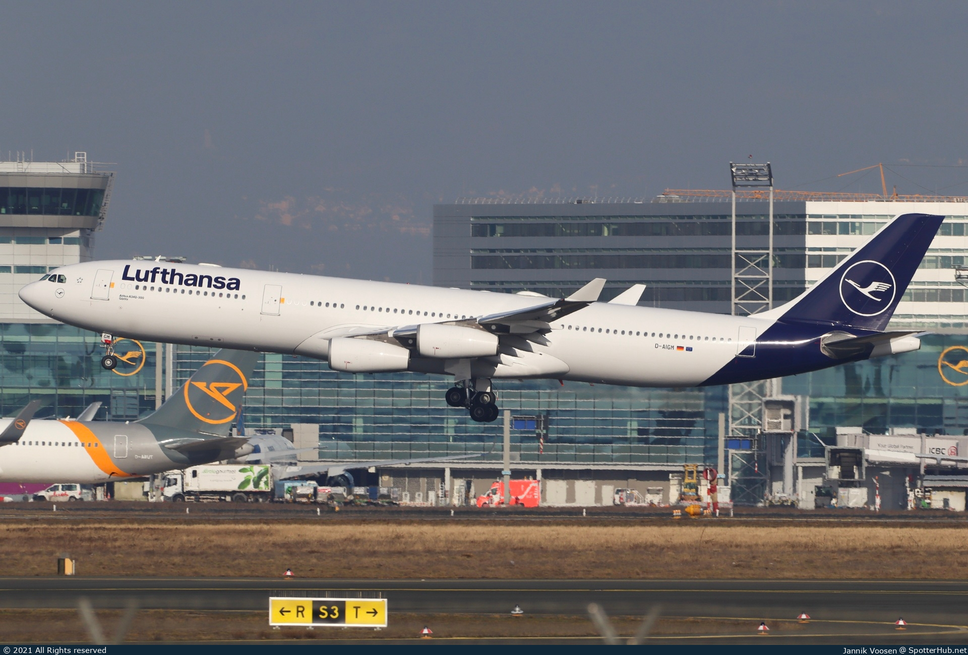 Photo of D-AIGM - Airbus A340-313 operated by Lufthansa