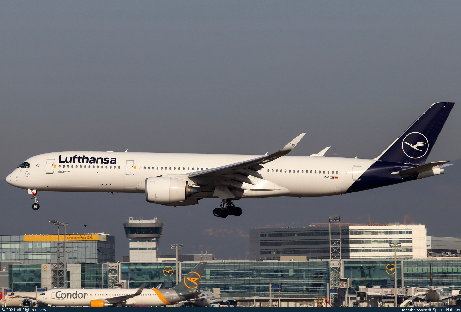 Photo of D-AIXM - Airbus A350-941 operated by Lufthansa