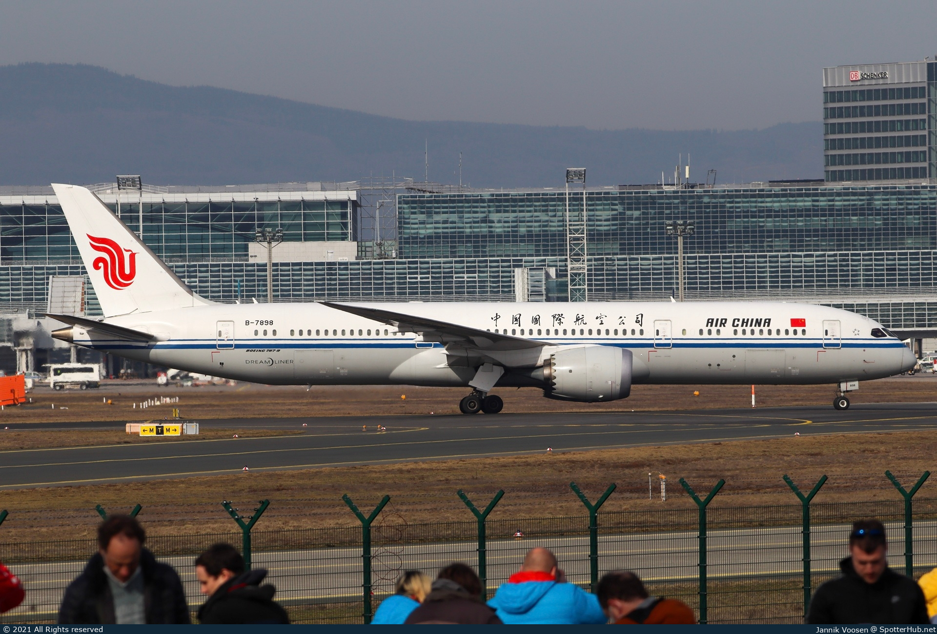 Photo of B-7898 - Boeing 787-9 Dreamliner operated by Air China