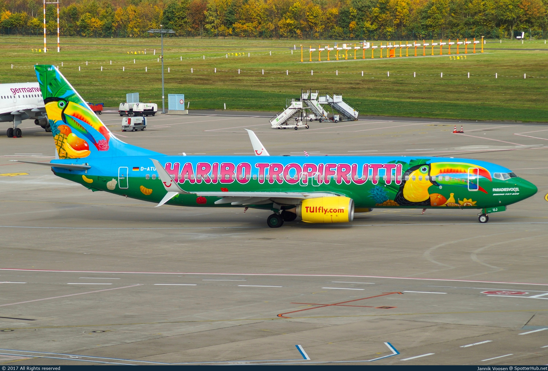 Photo of D-ATUJ - Boeing 737-8K5 operated by TUIfly