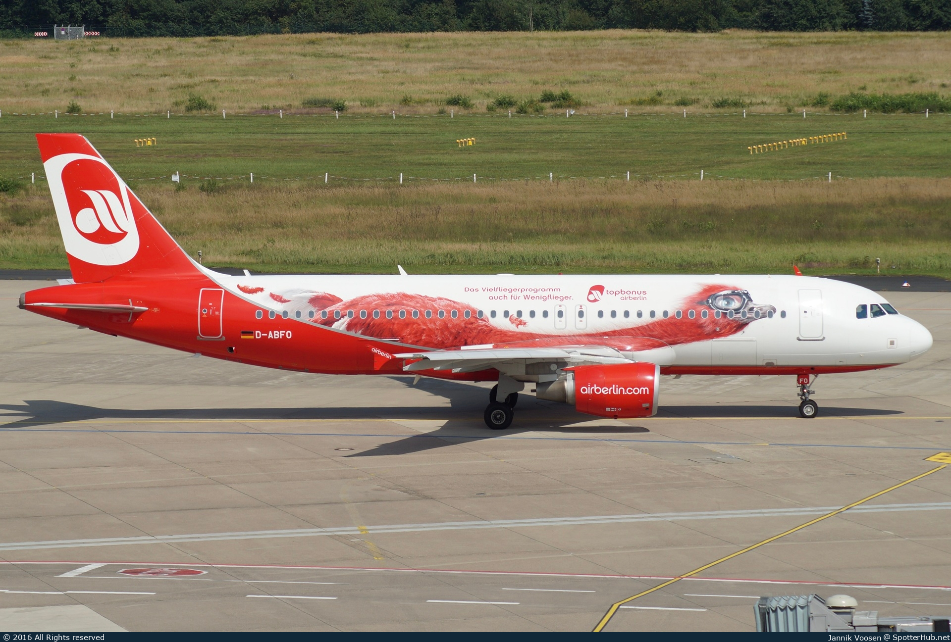 Photo of D-ABFO - Airbus A320-214 operated by Air Berlin