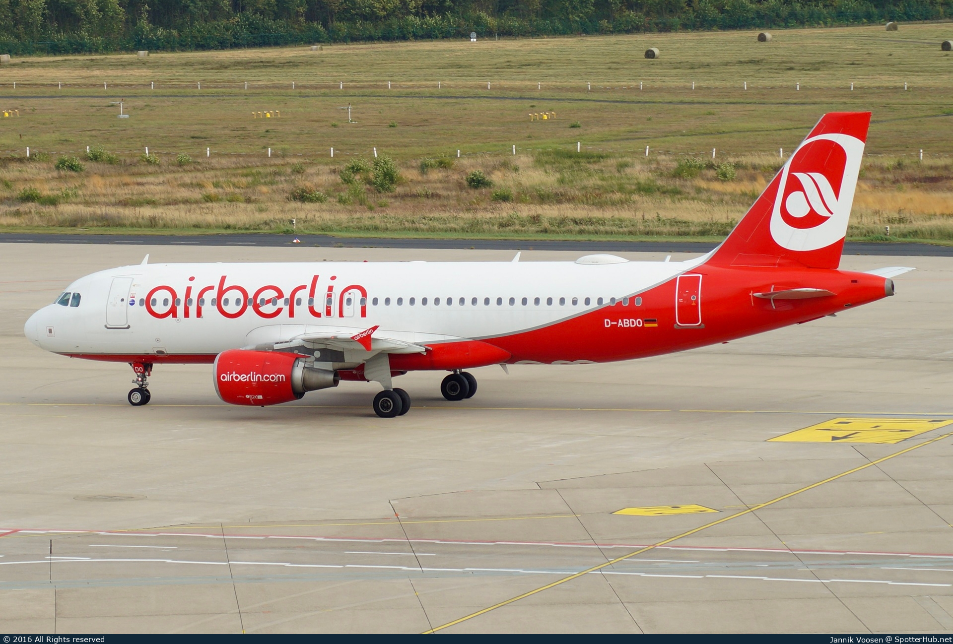 Photo of D-ABDO - Airbus A320-214 operated by Air Berlin