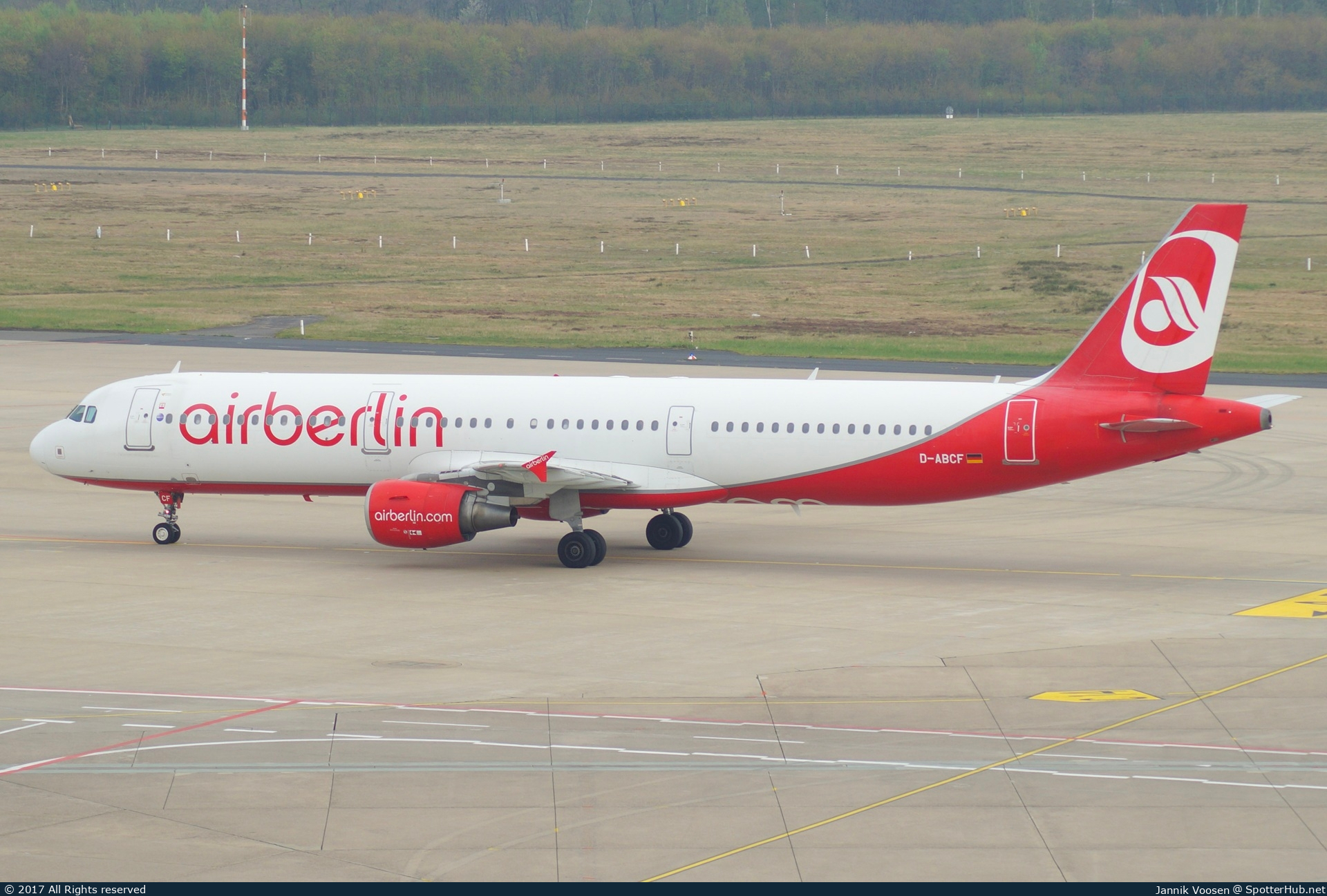 Photo of D-ABCF - Airbus A321-211 operated by Air Berlin