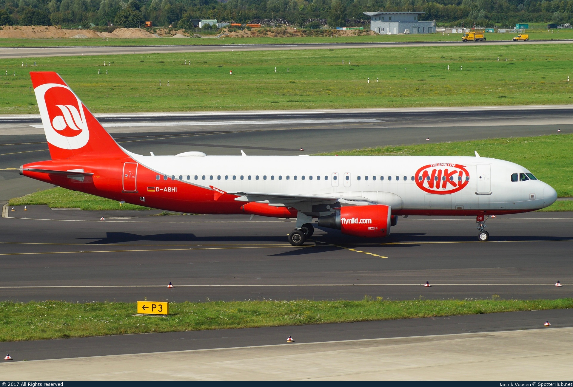 Photo of D-ABHI - Airbus A320-214 operated by Air Berlin
