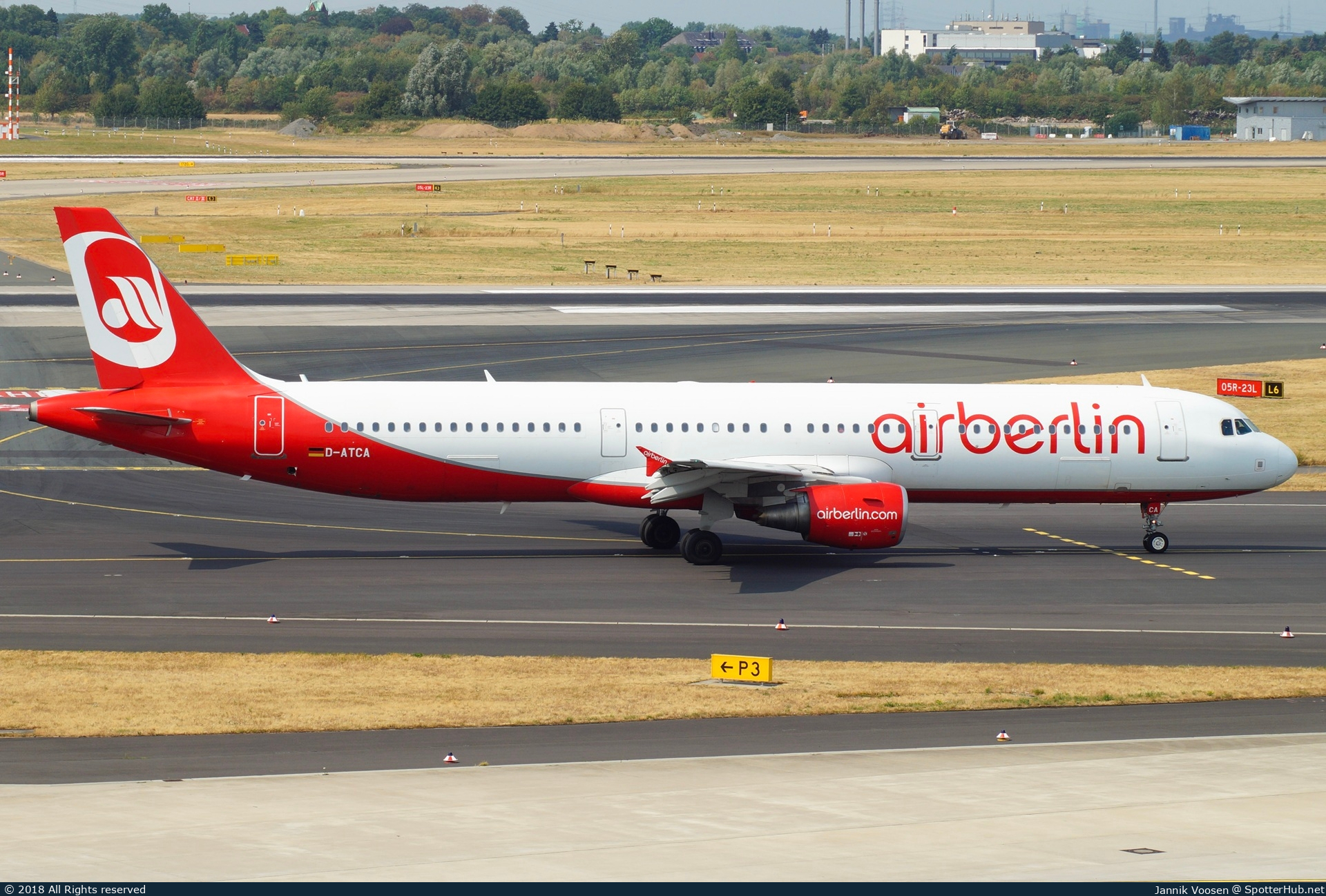 Photo of D-ATCA - Airbus A321-211 operated by Air Berlin Aviation