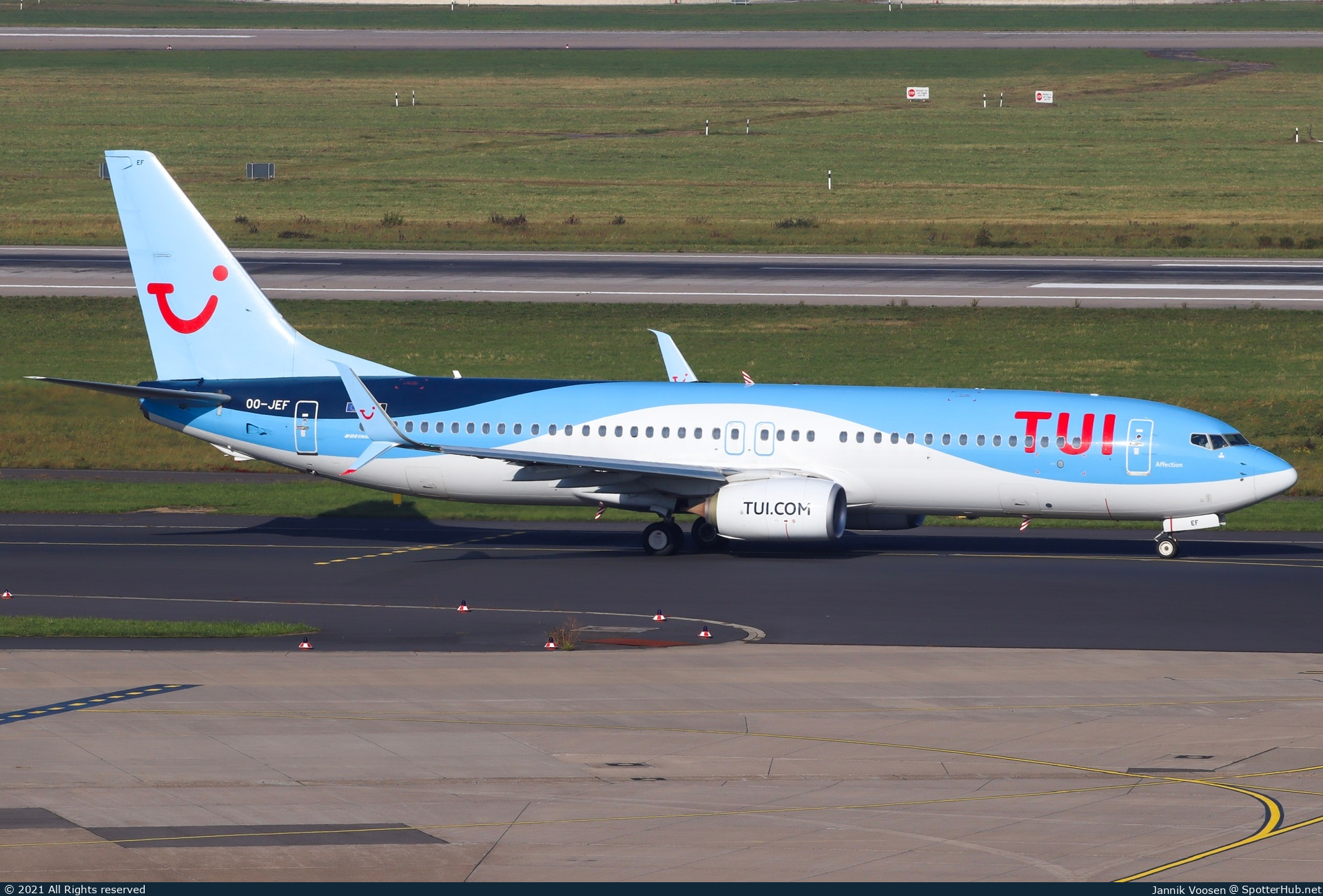 Photo of OO-JEF - Boeing 737-8K5 operated by TUI Airlines Belgium