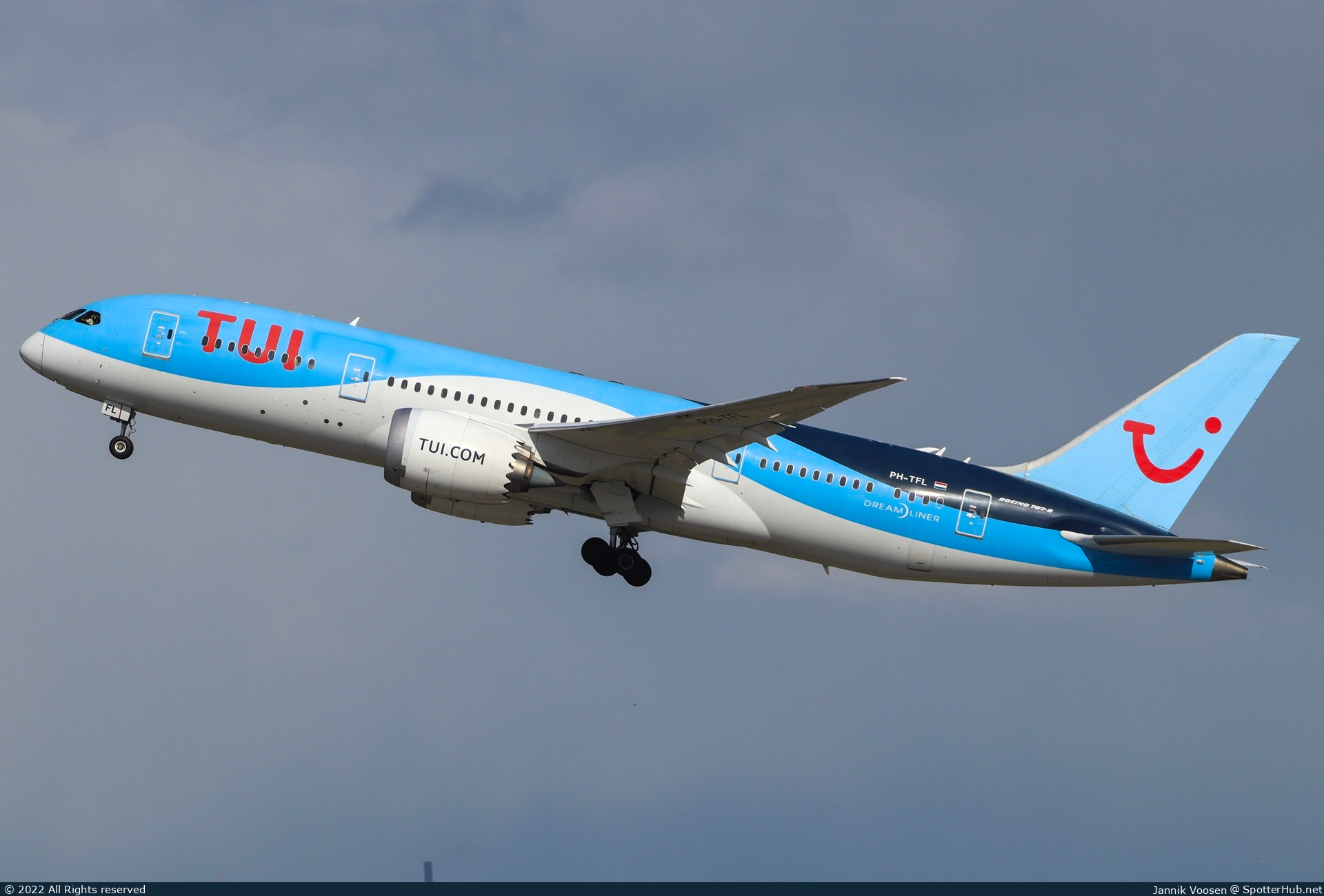 Photo of PH-TFL - Boeing 787-8 Dreamliner operated by TUI Airlines Nederland