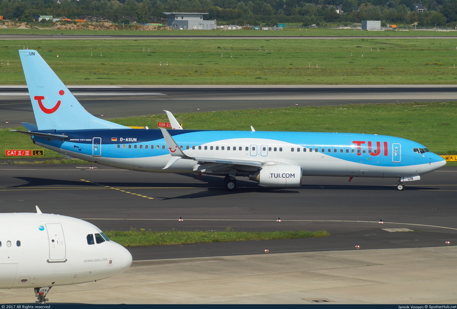 Photo of D-ASUN - Boeing 737-8BK operated by TUIfly