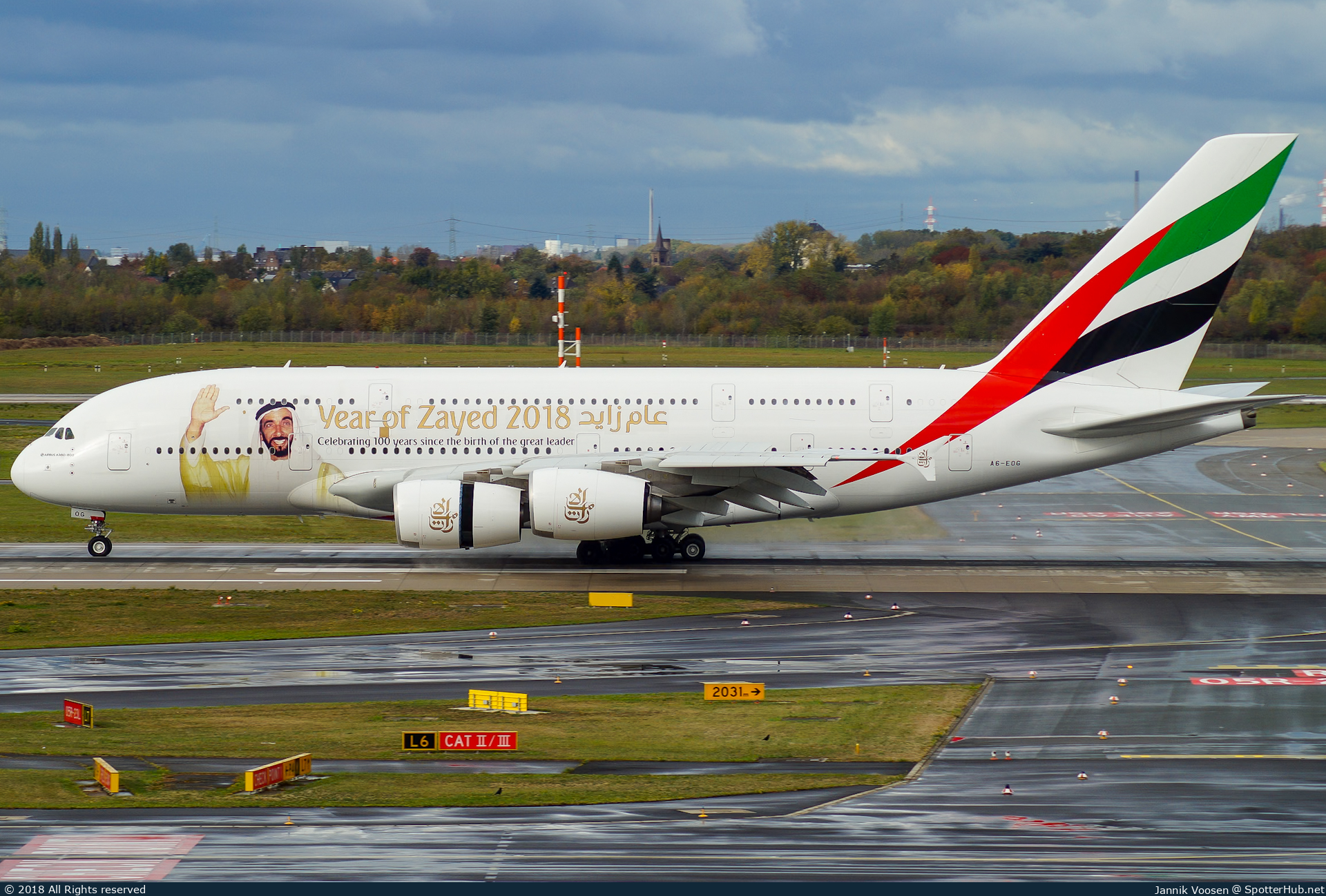 Photo of A6-EOG - Airbus A380-861 operated by Emirates