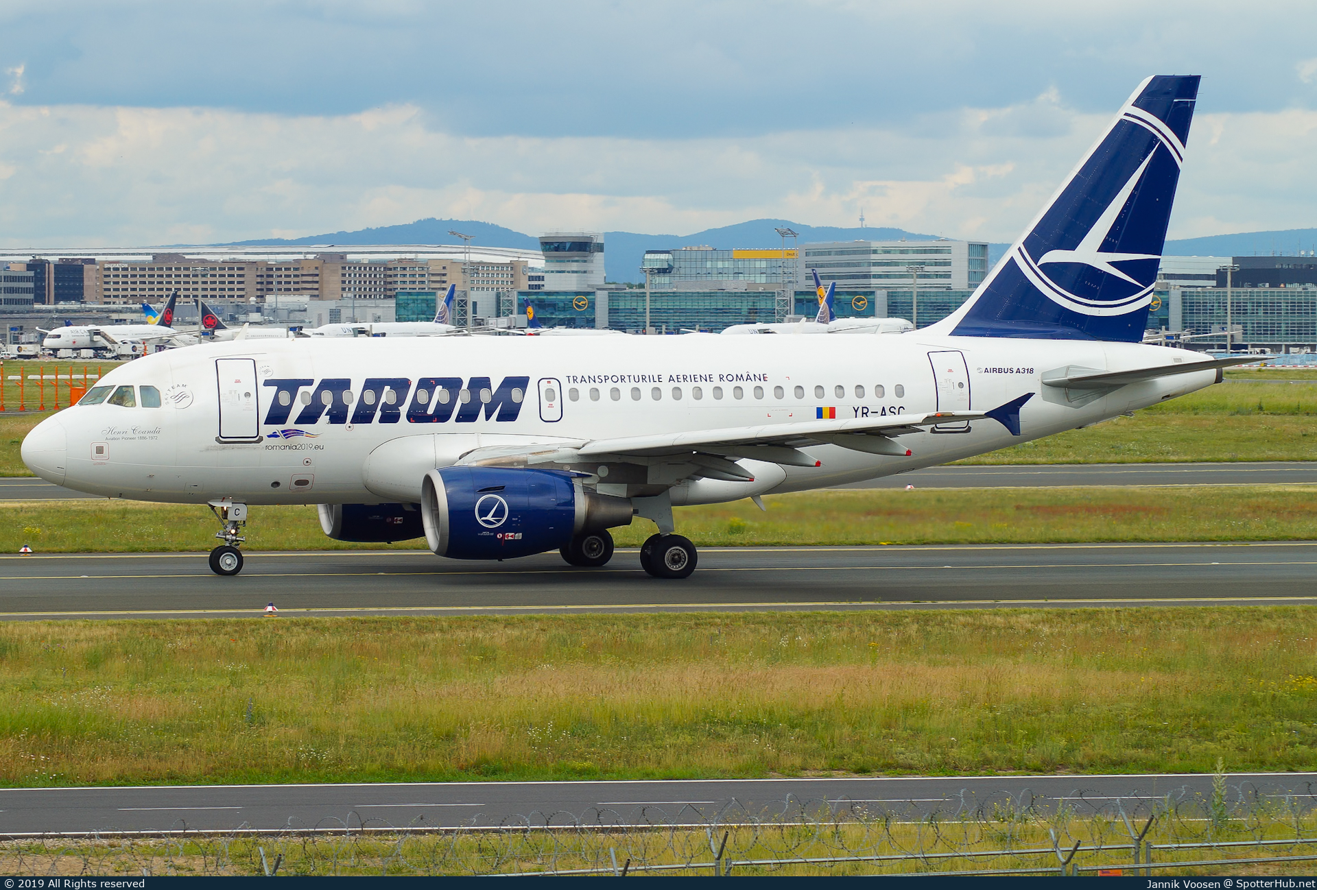 Photo of YR-ASC - Airbus A318-111 operated by Tarom - Romanian Air Transport