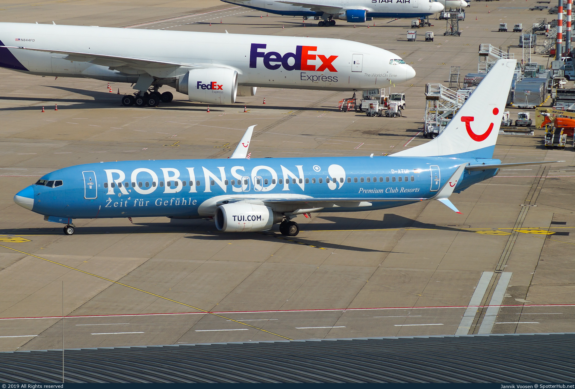 Photo of D-ATUI - Boeing 737-8K5 operated by TUIfly