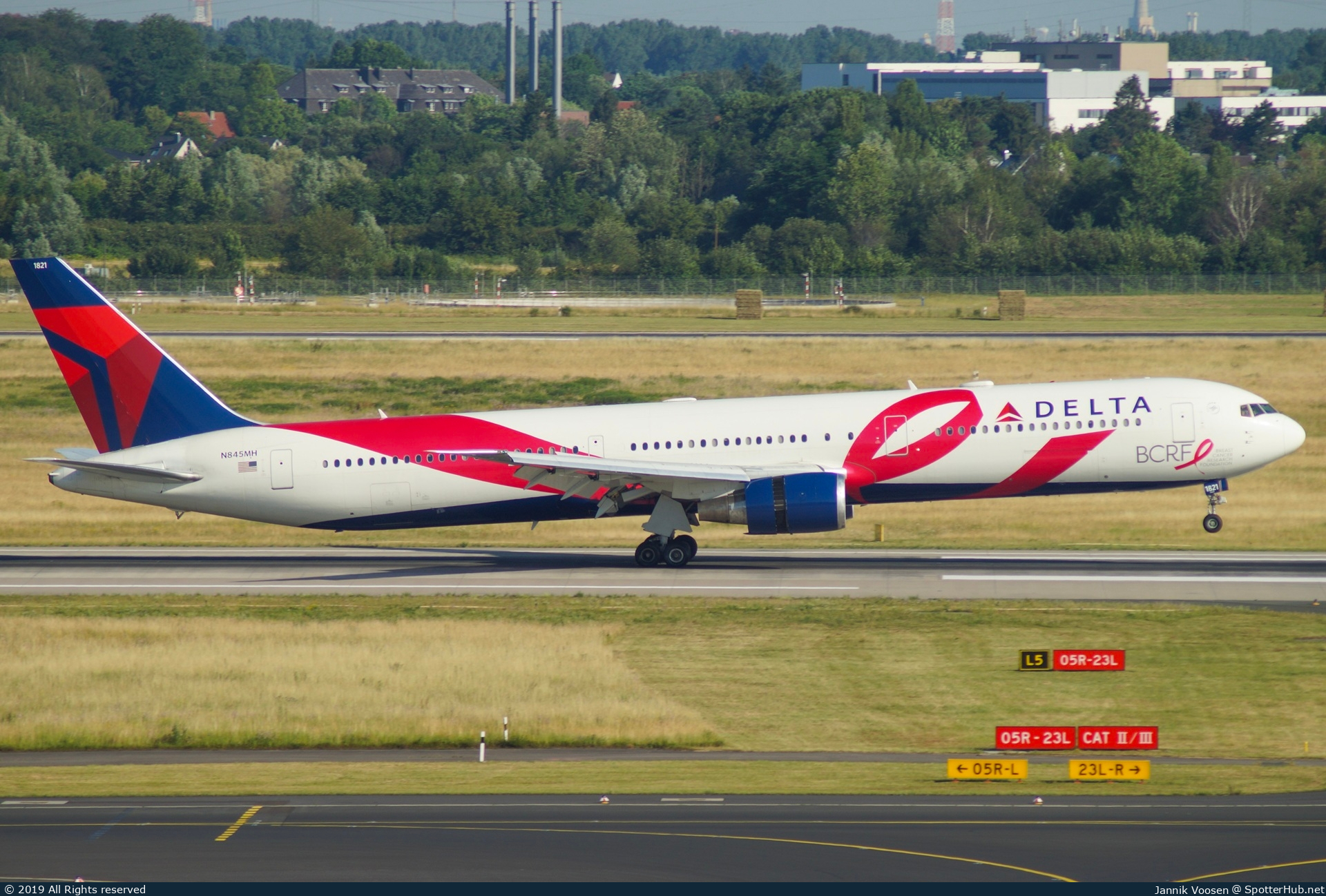Photo of N845MH - Boeing 767-432(ER) operated by Delta Air Lines