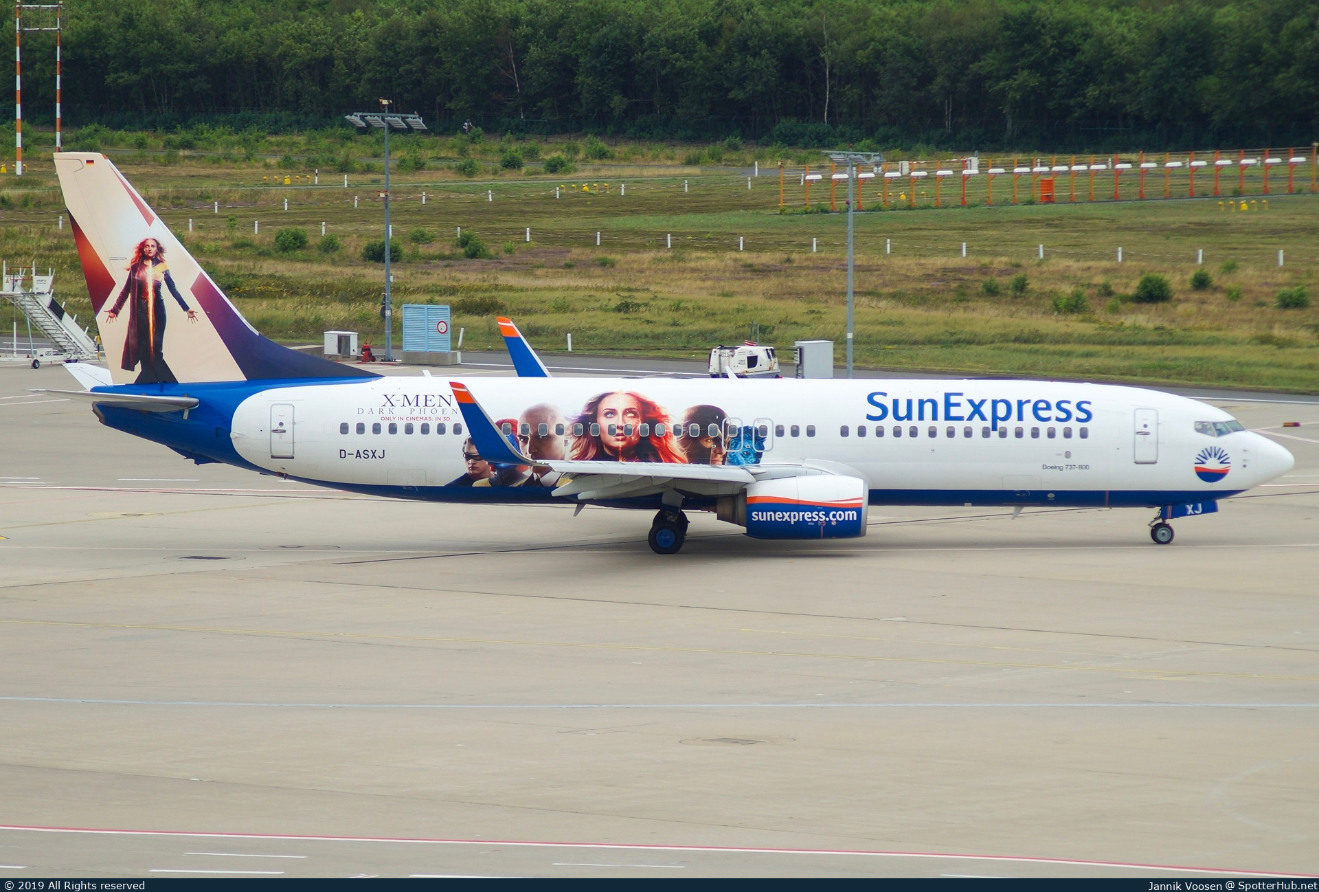 Photo of D-ASXJ - Boeing 737-86N operated by SunExpress Germany