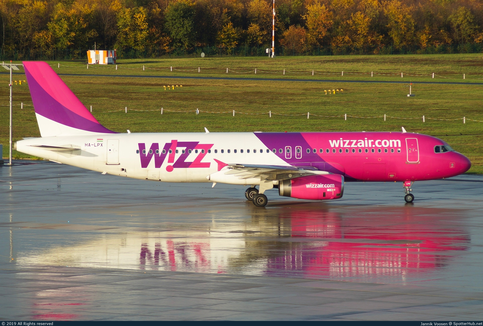 Photo of HA-LPX - Airbus A320-232 operated by Wizz Air