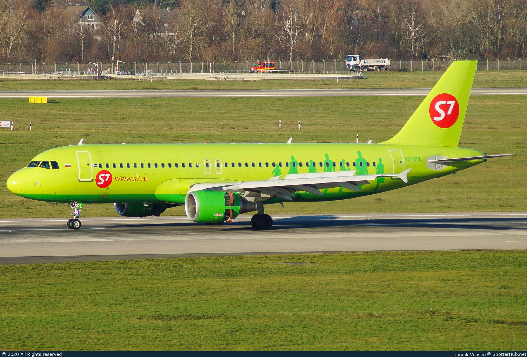 Photo of VQ-BPL - Airbus A320-214 operated by S7 Airlines