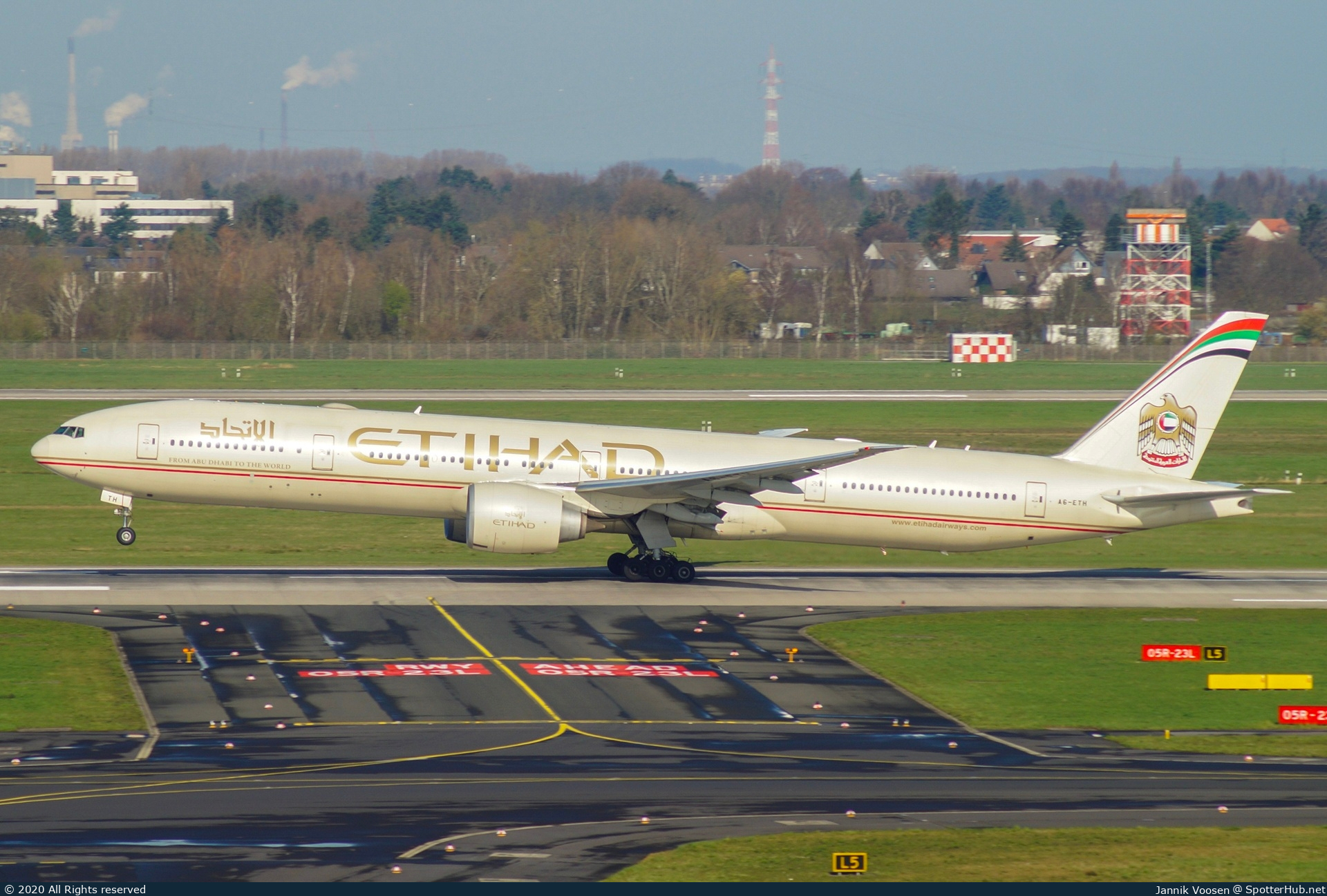 Photo of A6-ETH - Boeing 777-3FX(ER) operated by Etihad Airways