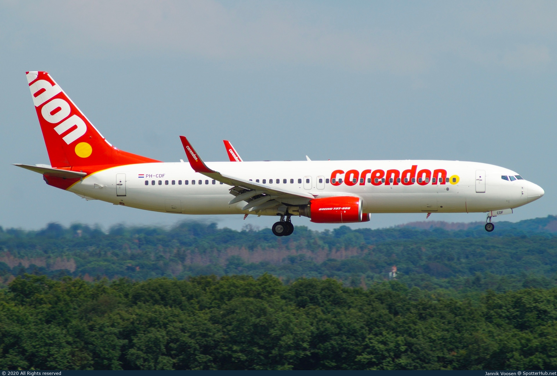 Photo of PH-CDF - Boeing 737-804 operated by Corendon Dutch Airlines
