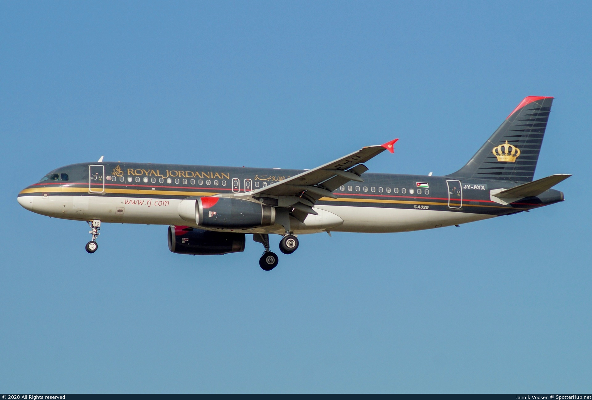 Photo of JY-AYX - Airbus A320-232 operated by Royal Jordanian Airlines
