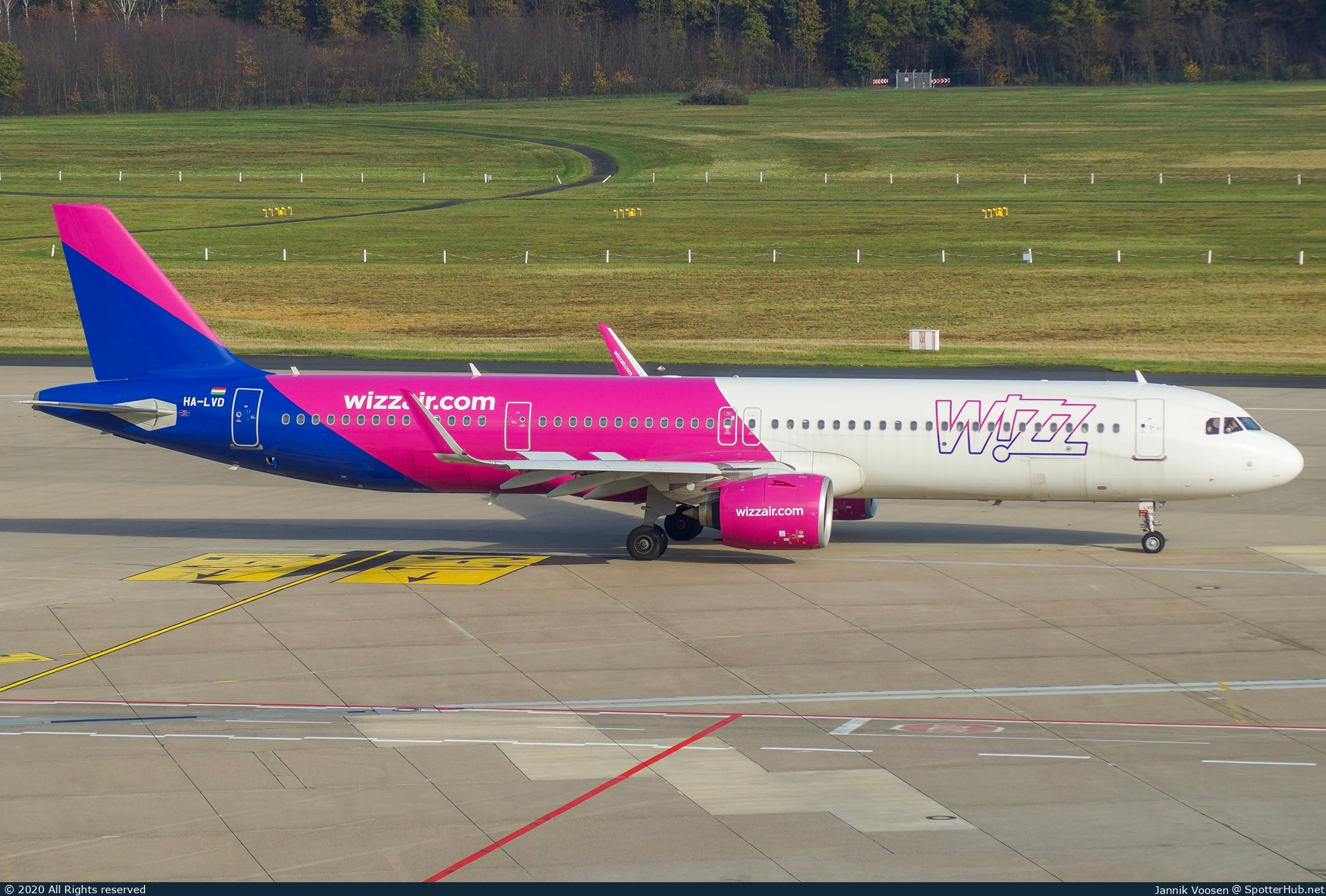 Photo of HA-LVD - Airbus A321-271NX operated by Wizz Air