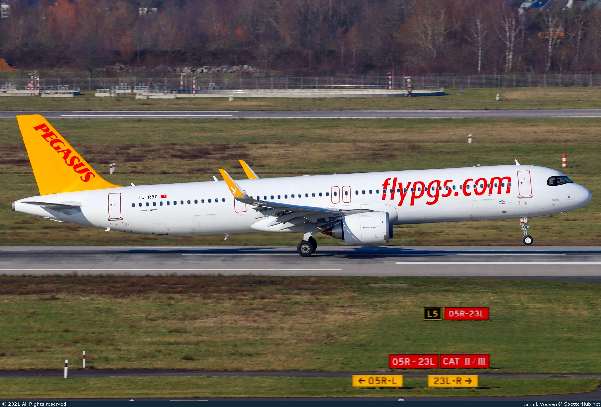 Photo of TC-RBG - Airbus A321-251NX operated by Pegasus Airlines