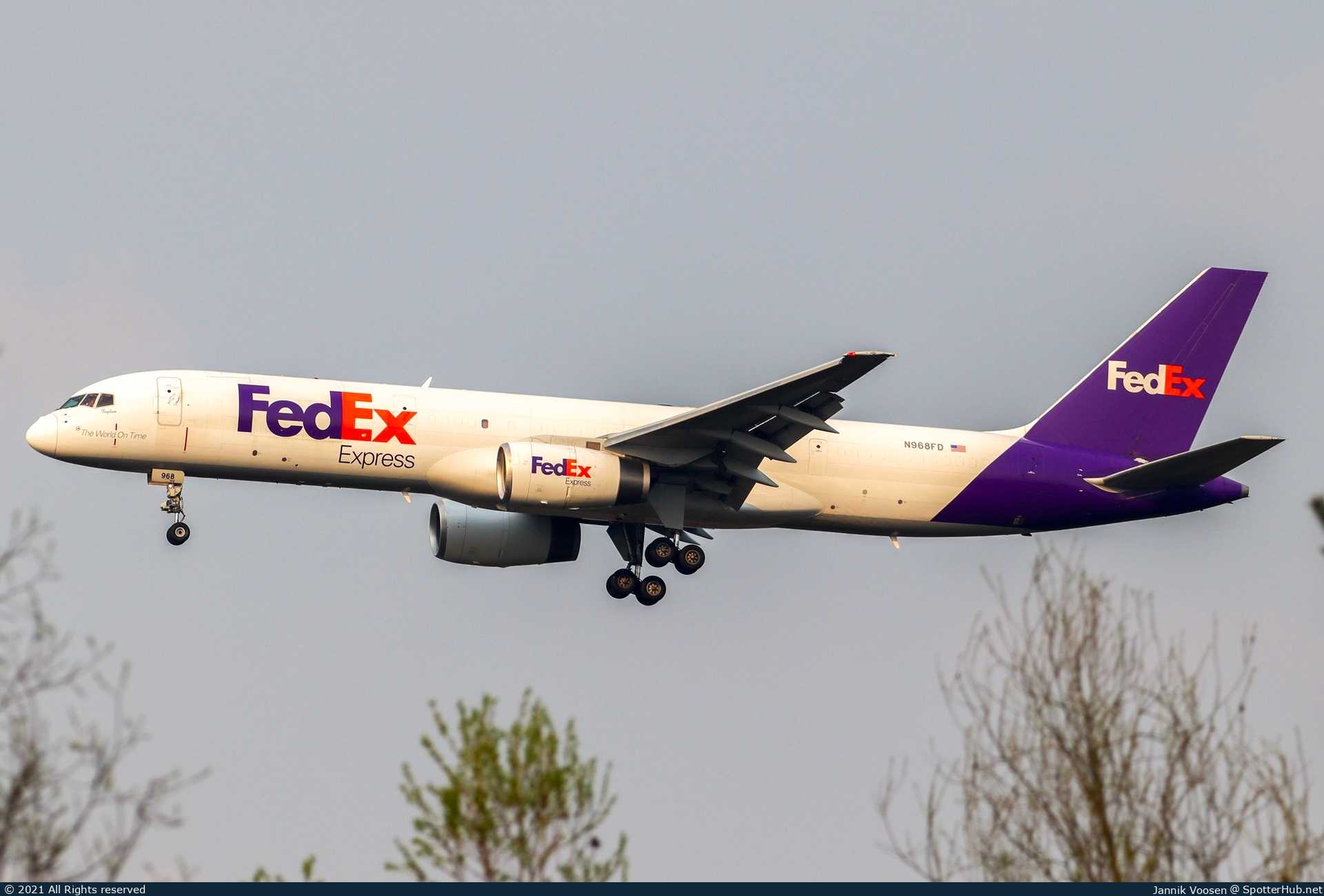 Photo of N968FD - Boeing 757-28A(SF) operated by FedEx