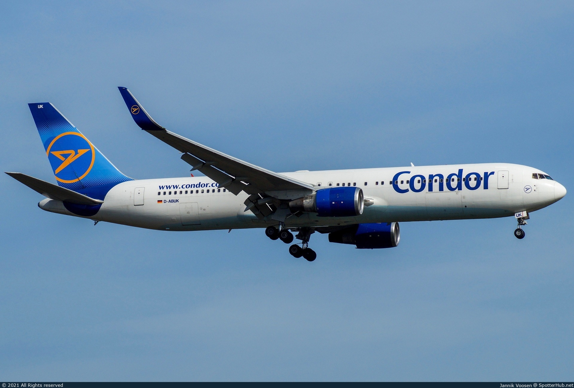 Photo of D-ABUK - Boeing 767-343(ER) operated by Condor