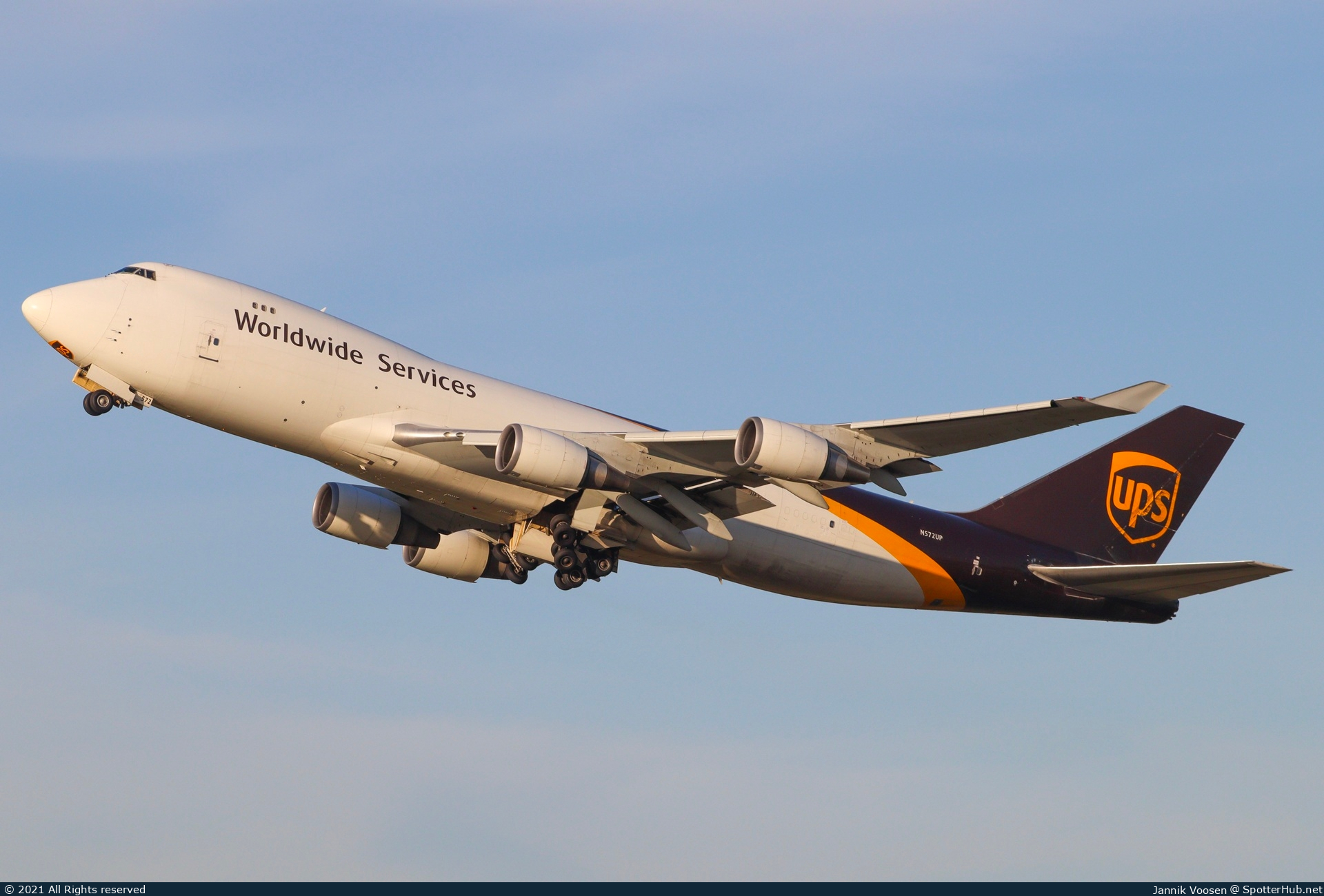 Photo of N572UP - Boeing 747-44AF operated by UPS United Parcel Service