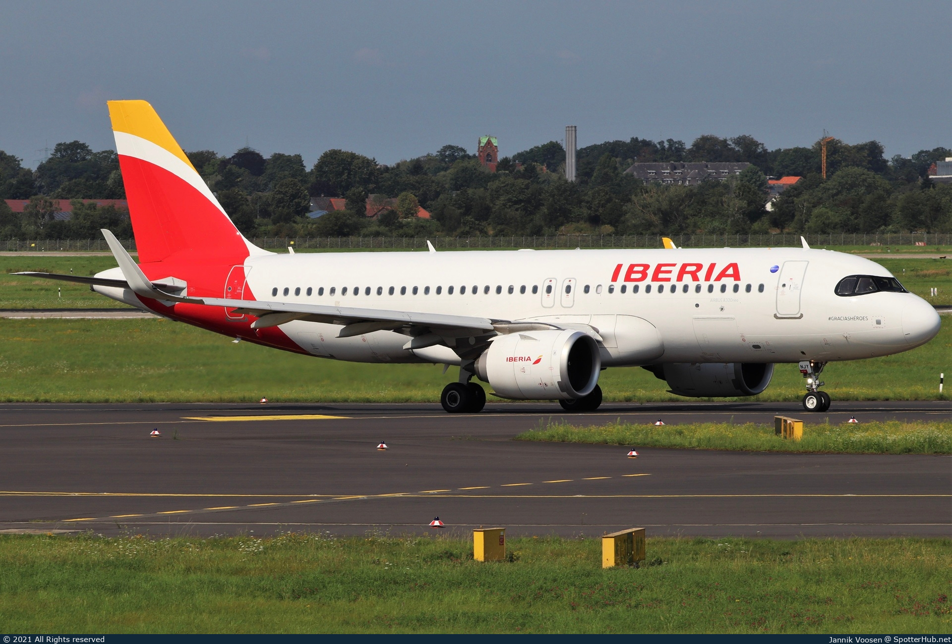 Photo of EC-NJY - Airbus A320-251N operated by Iberia