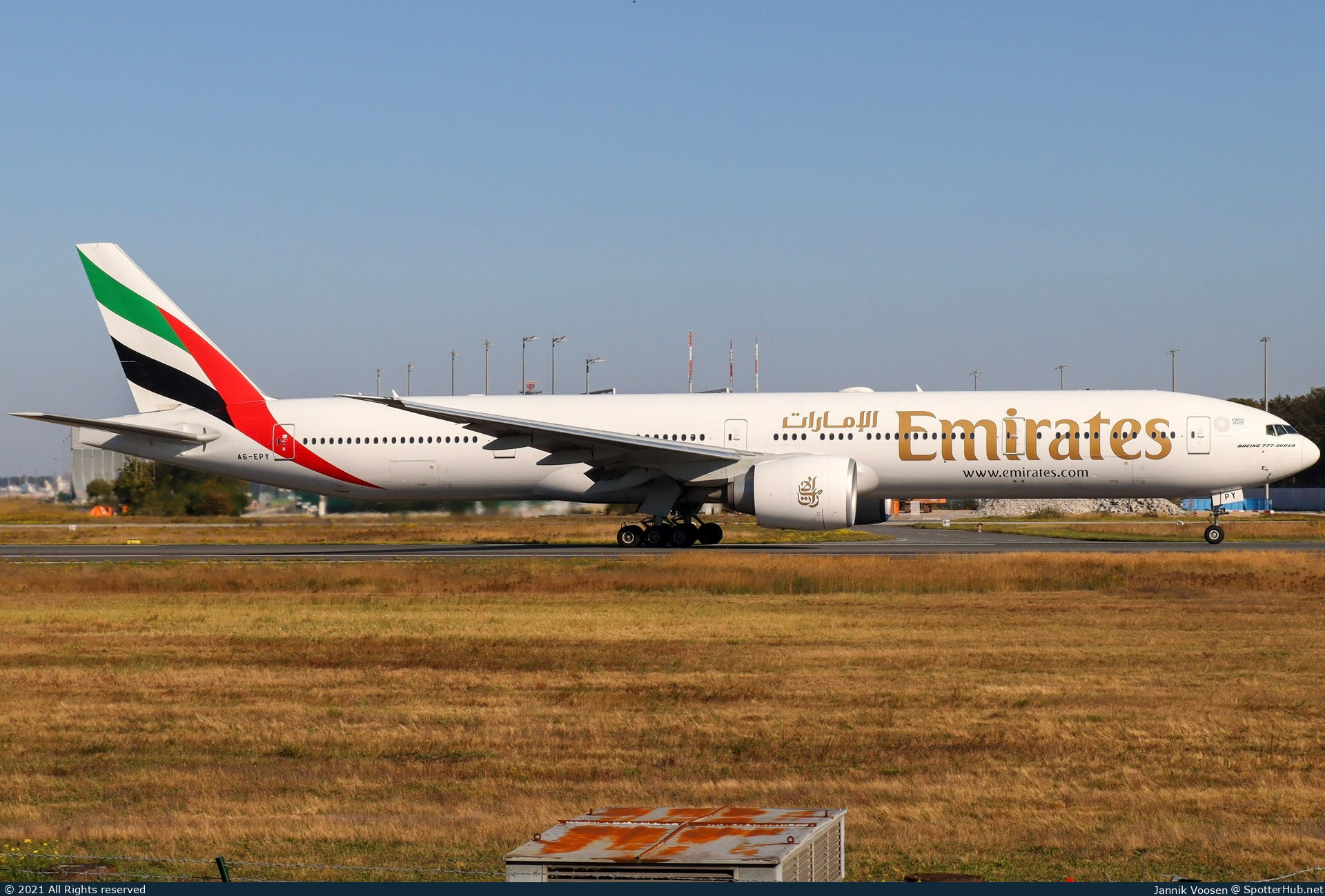 Photo of A6-EPY - Boeing 777-31H(ER) operated by Emirates
