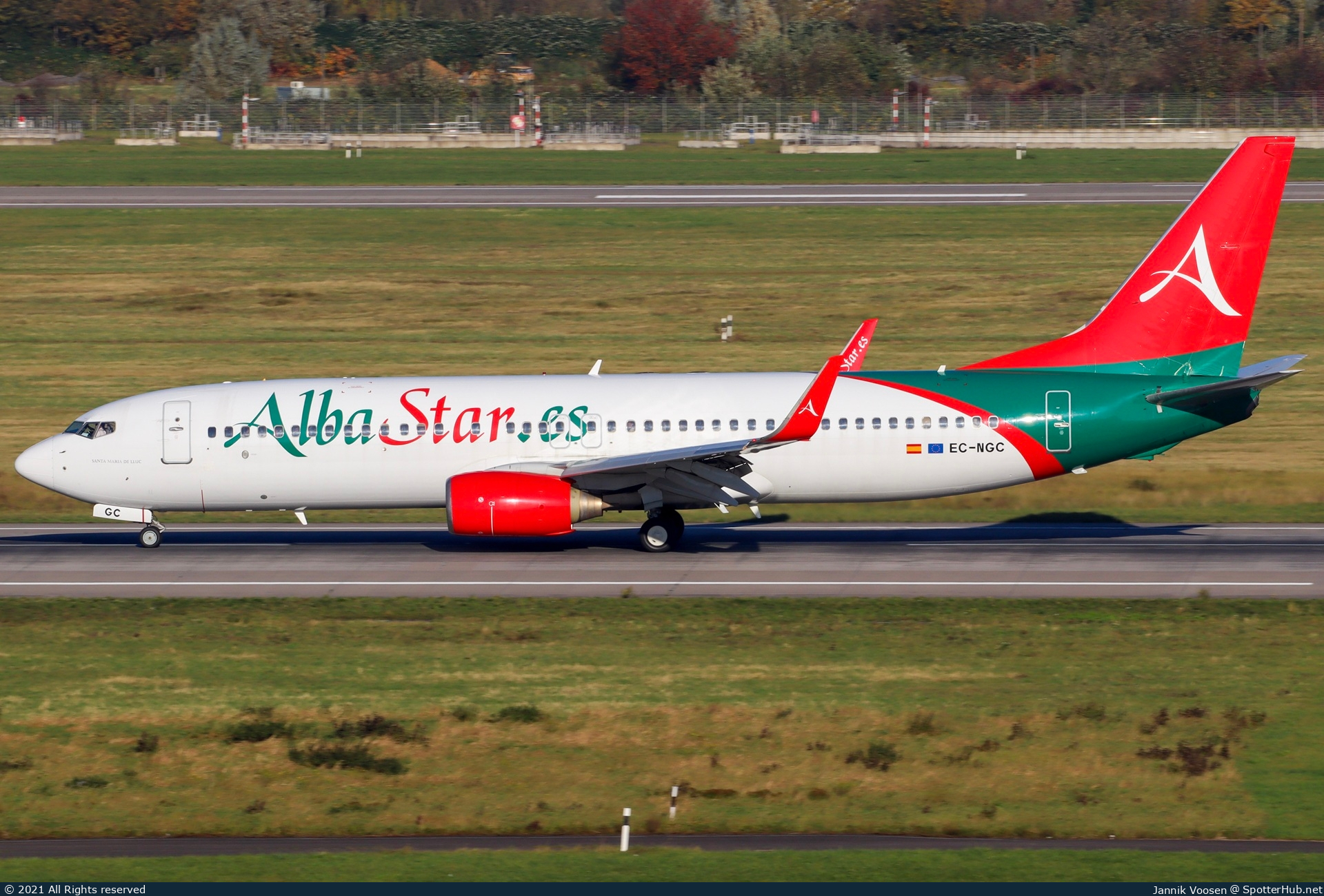 Photo of EC-NGC - Boeing 737-809 operated by AlbaStar