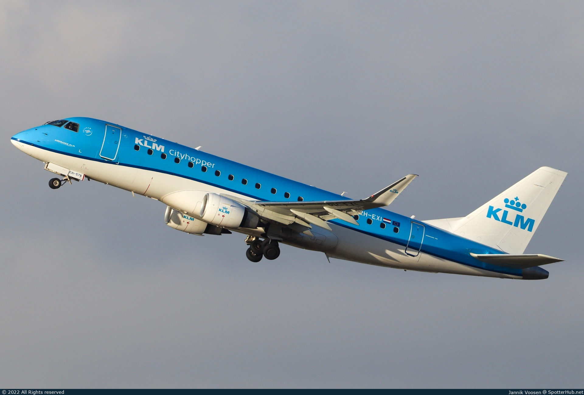 Photo of PH-EXI - Embraer ERJ-175STD operated by KLM Cityhopper