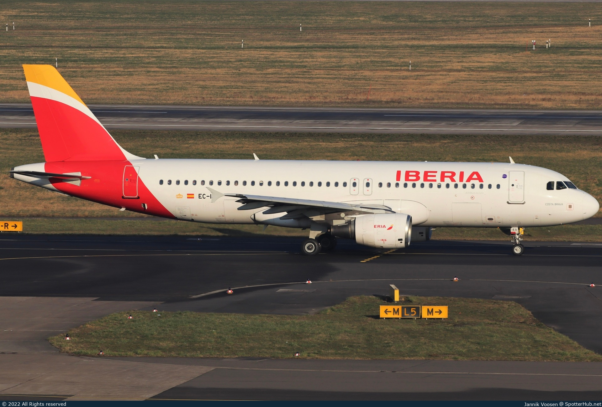 Photo of EC-IEG - Airbus A320-214 operated by Iberia