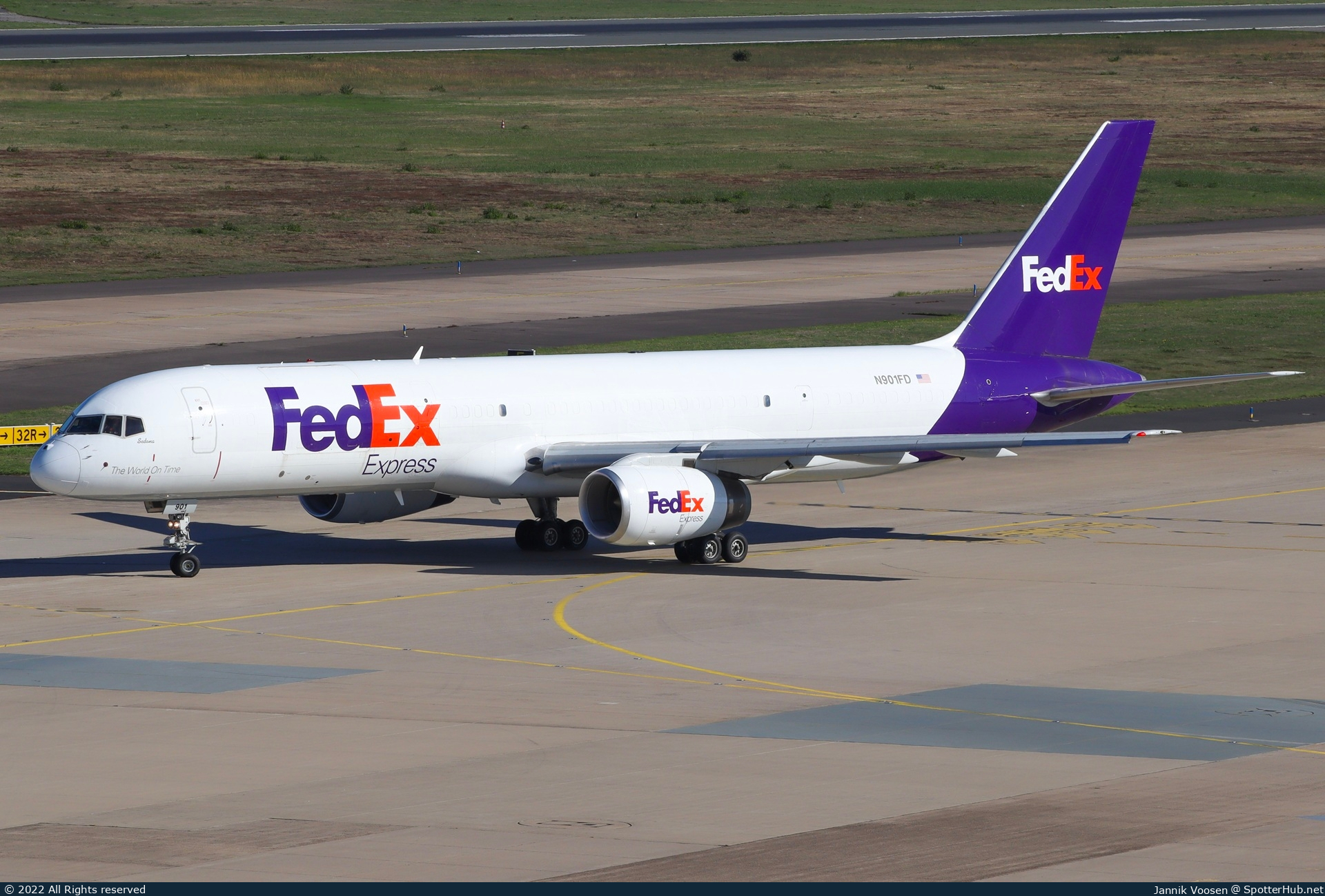 Photo of N901FD - Boeing 757-2B7(SF) operated by FedEx