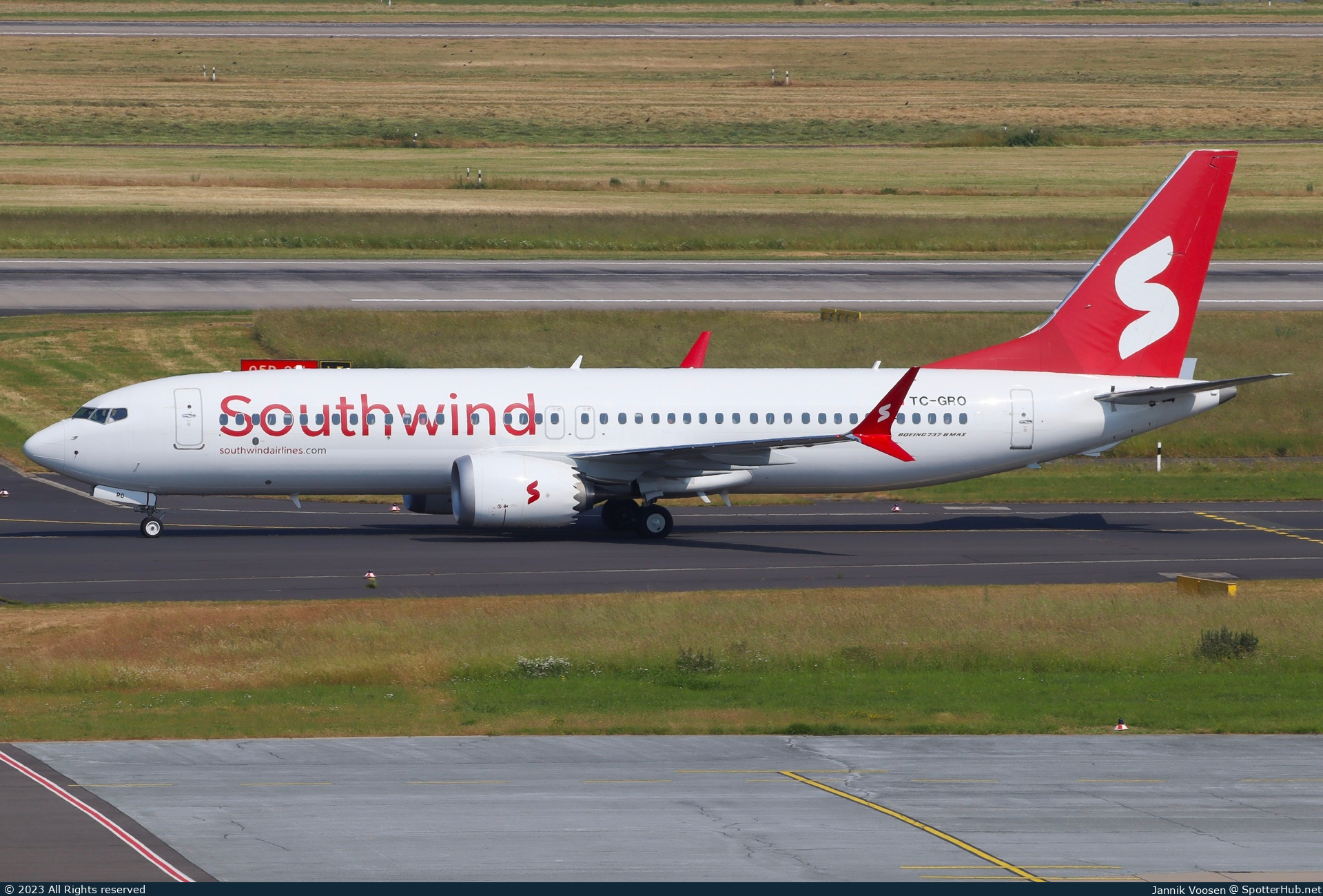 Photo of TC-GRO - Boeing 737 MAX 8 operated by Southwind Airlines