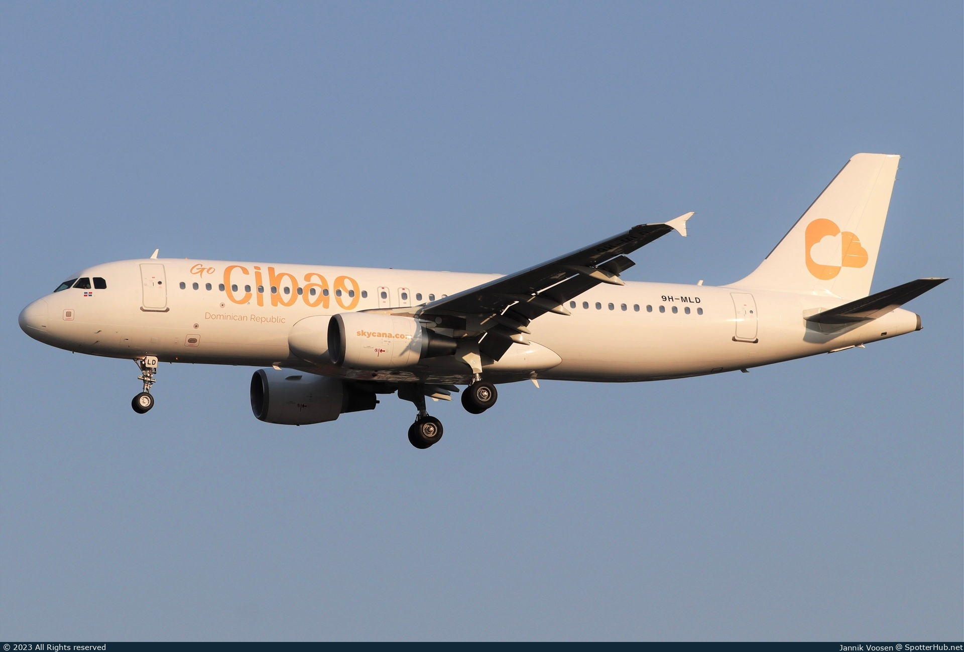 Photo of 9H-MLD - Airbus A320-214 operated by Sky Cana (opb Avion Express Malta)