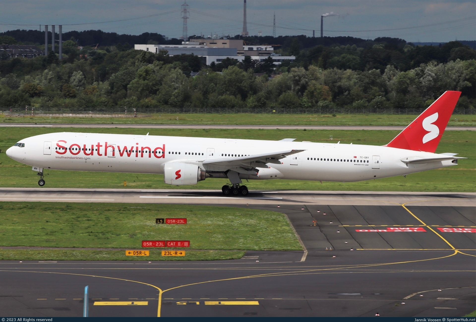 Photo of TC-GRY - Boeing 777-312 operated by Southwind Airlines