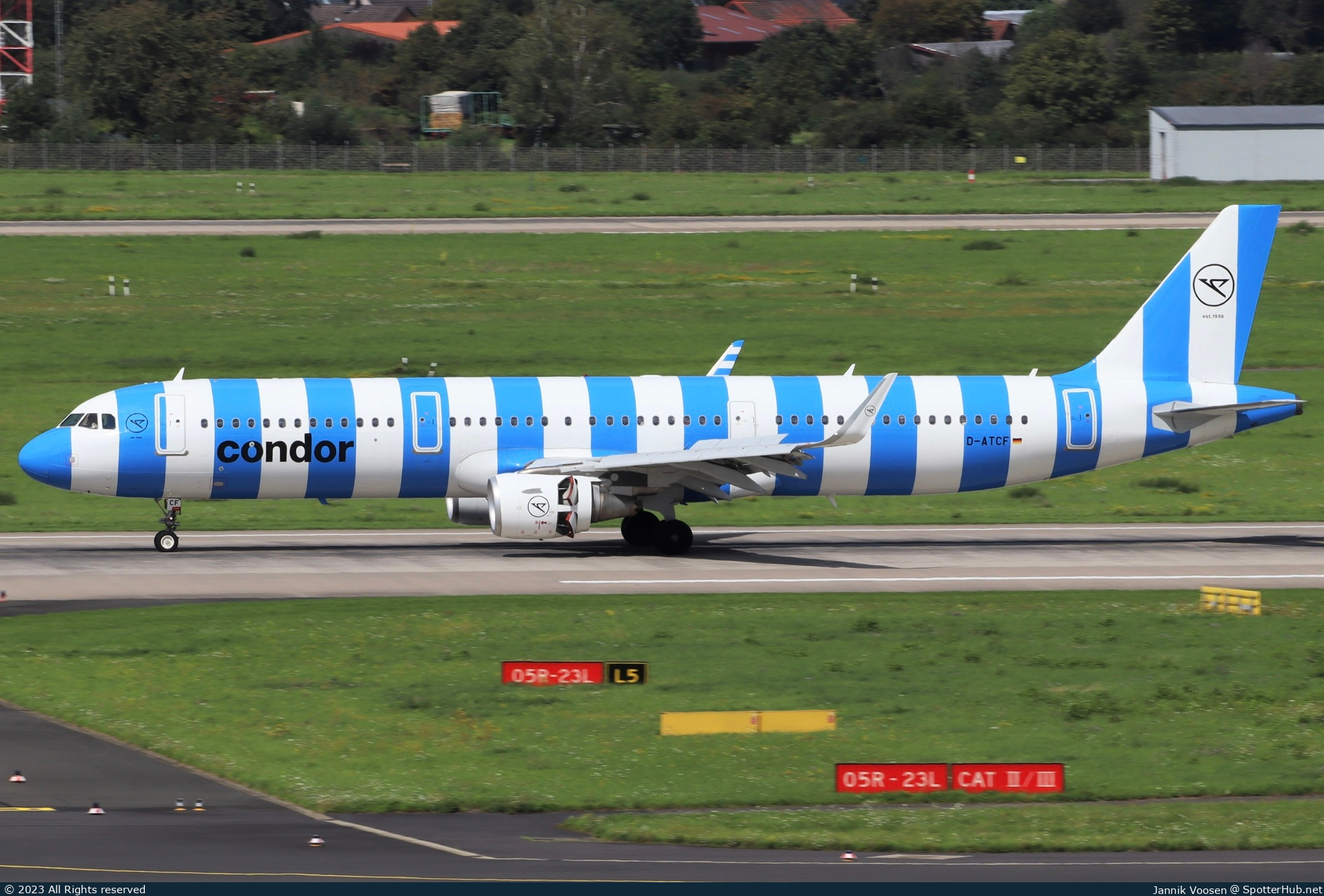Photo of D-ATCF - Airbus A321-211 operated by Condor