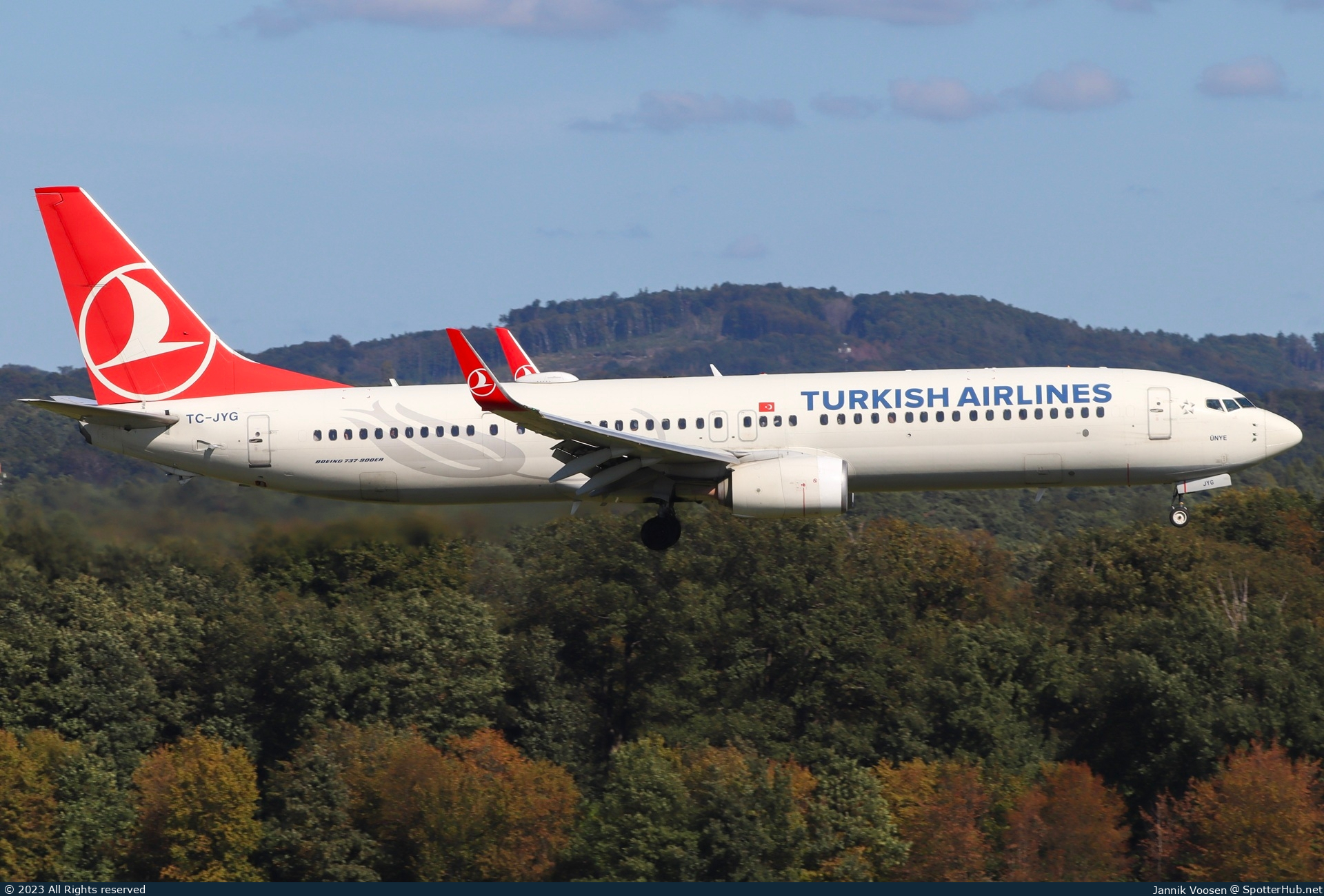 Photo of TC-JYG - Boeing 737-9F2(ER) operated by Turkish Airlines