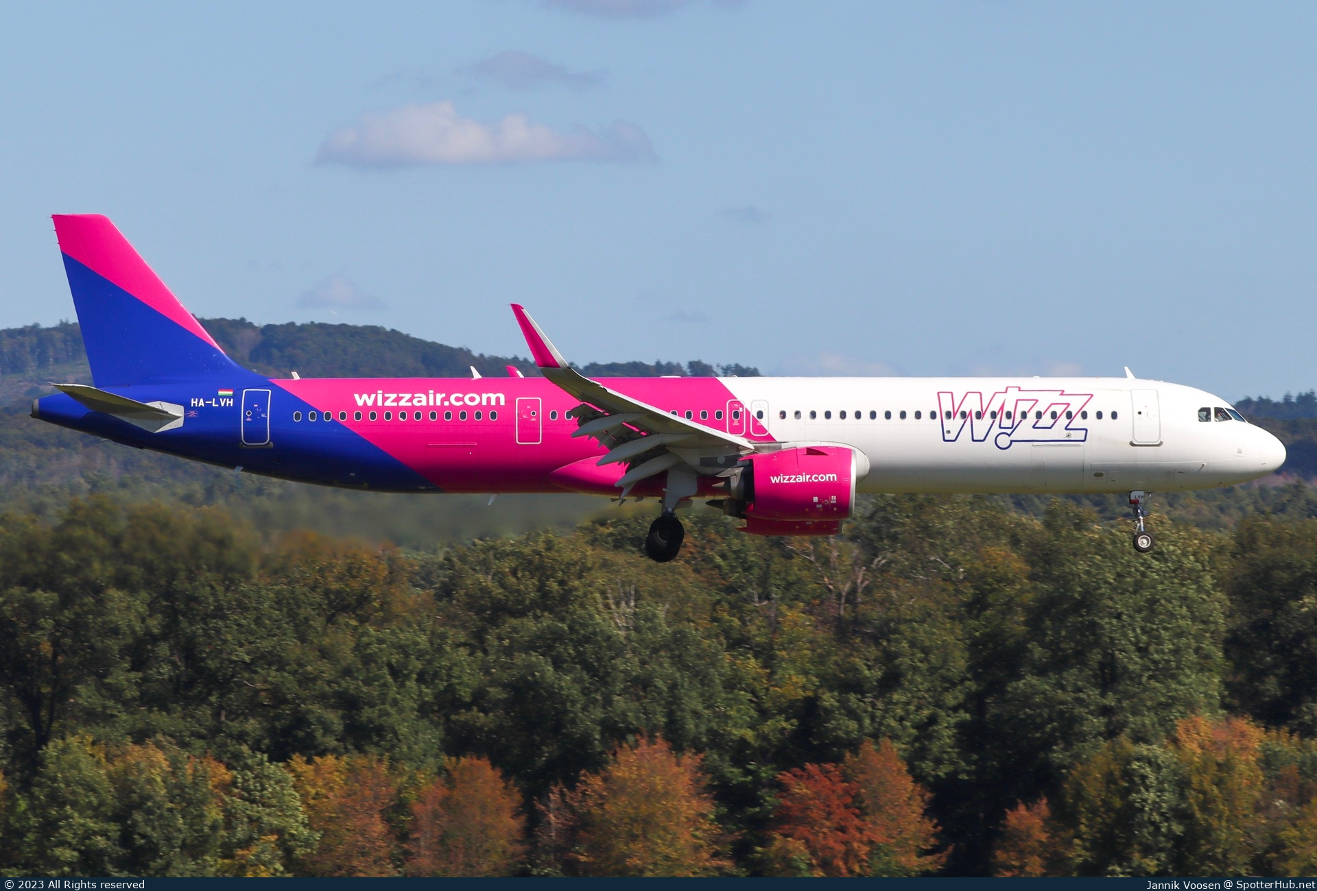 Photo of HA-LVH - Airbus A321-271NX operated by Wizz Air