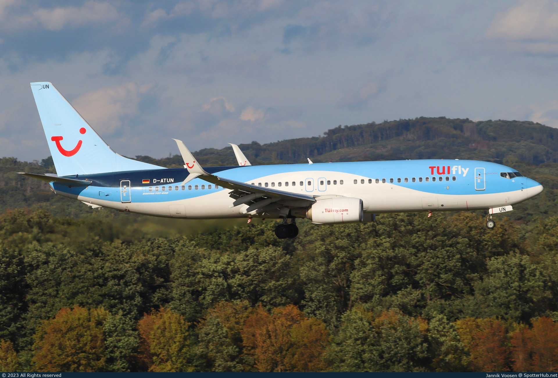 Photo of D-ATUN - Boeing 737-8K5 operated by TUIfly