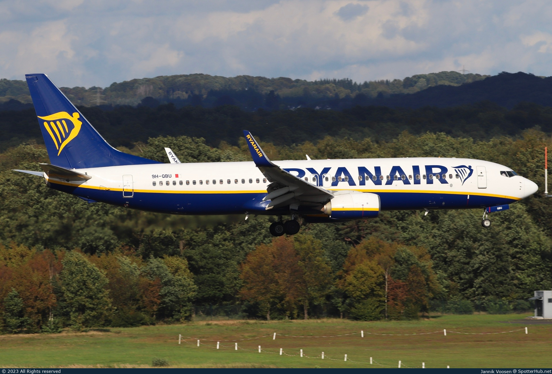Photo of 9H-QBU - Boeing 737-8AS operated by Ryanair (opb Malta Air)