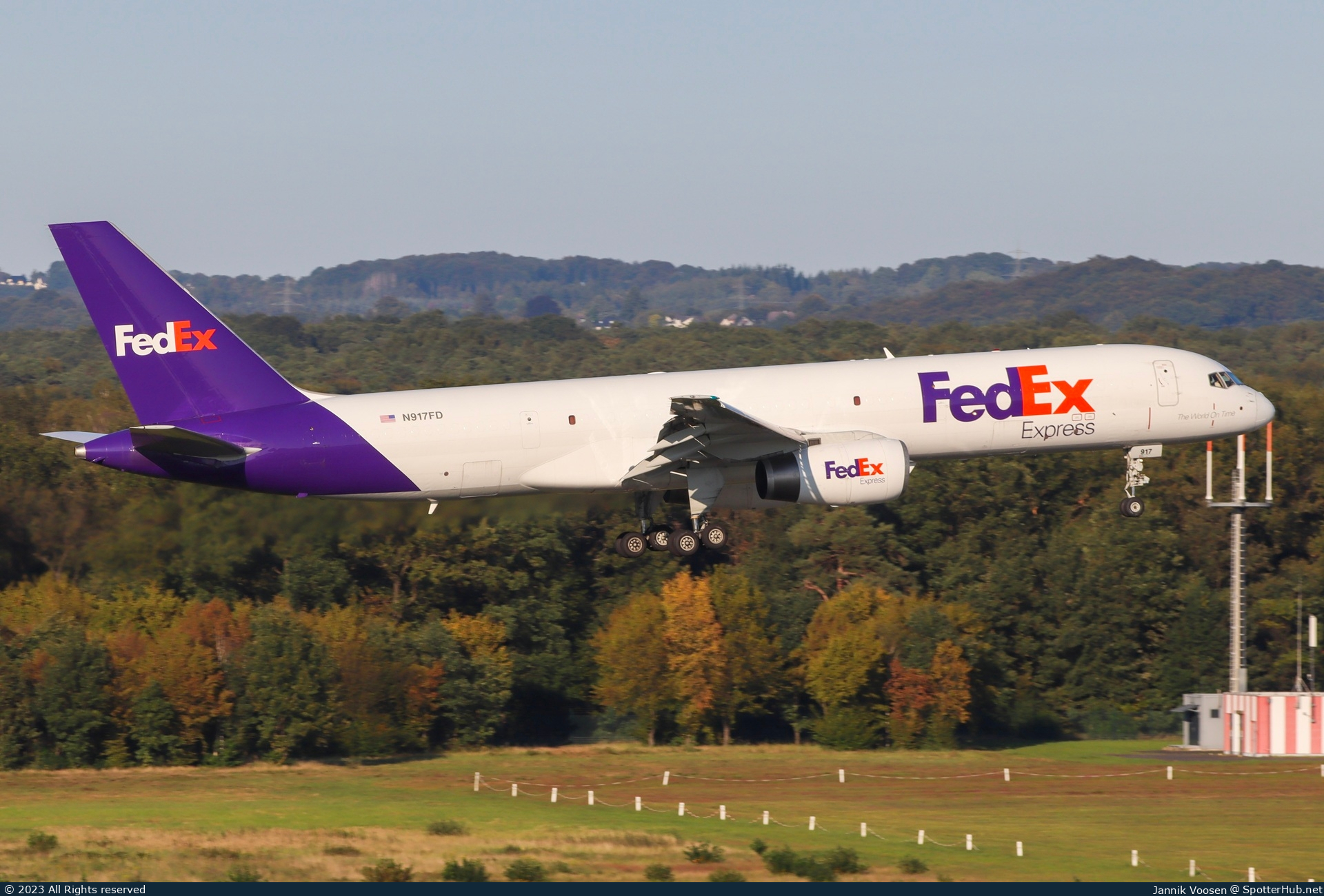 Photo of N917FD - Boeing 757-23A(SF) operated by FedEx