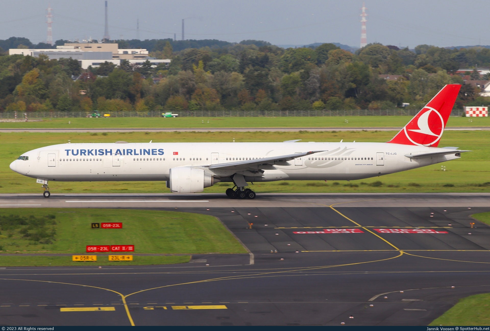 Photo of TC-LJG - Boeing 777-3F2(ER) operated by Turkish Airlines