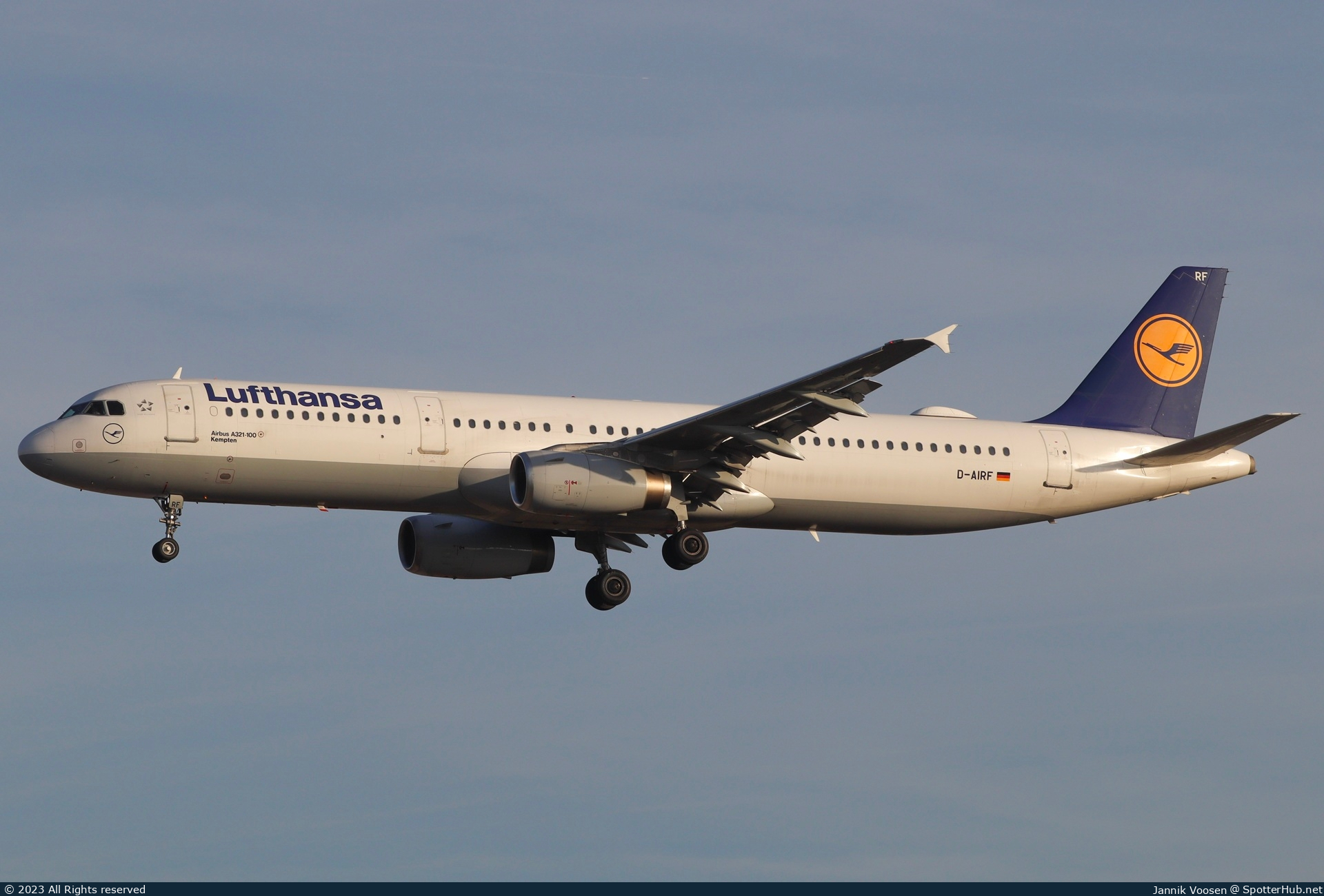 Photo of D-AIRF - Airbus A321-131 operated by Lufthansa