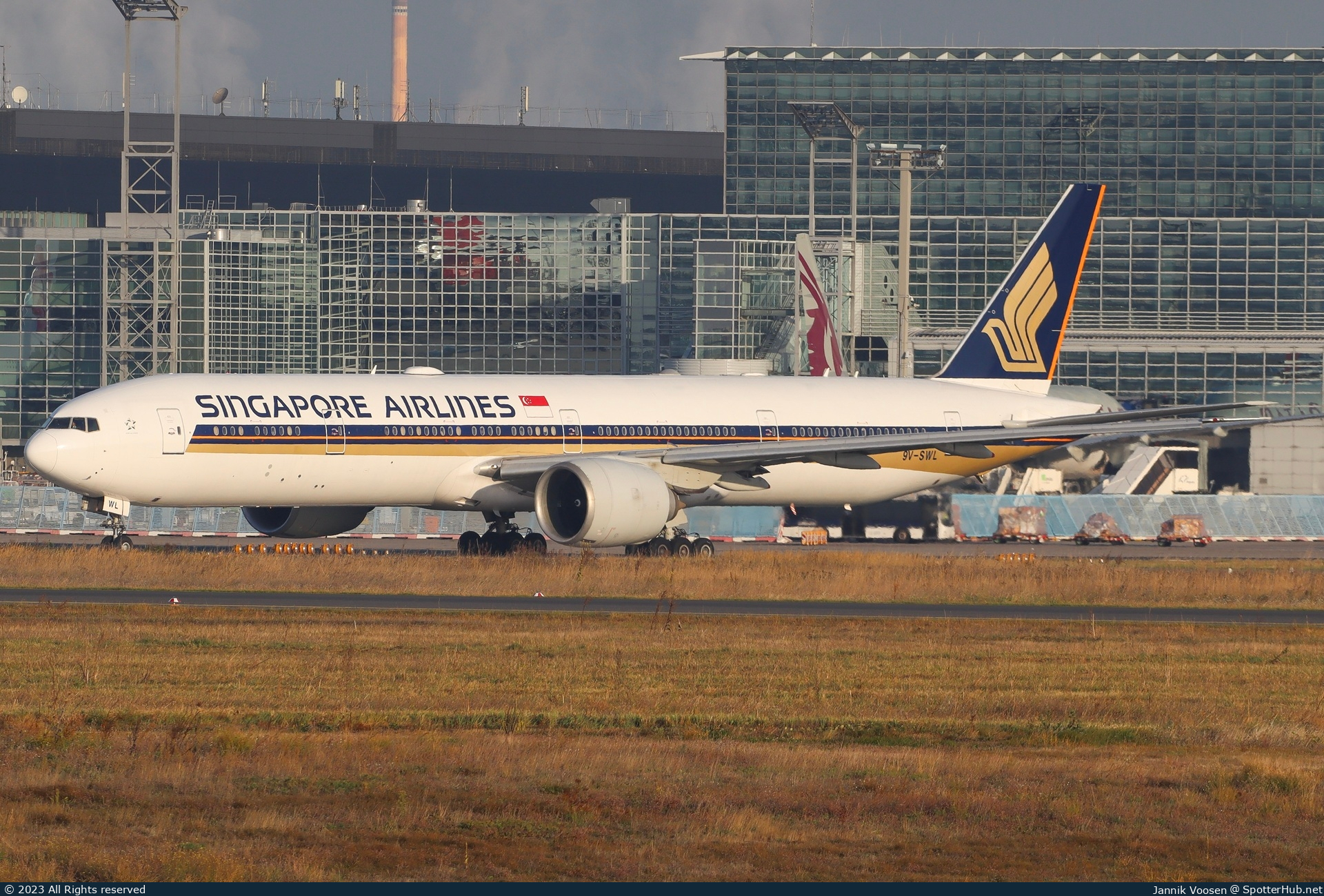 Photo of 9V-SWL - Boeing 777-312(ER) operated by Singapore Airlines