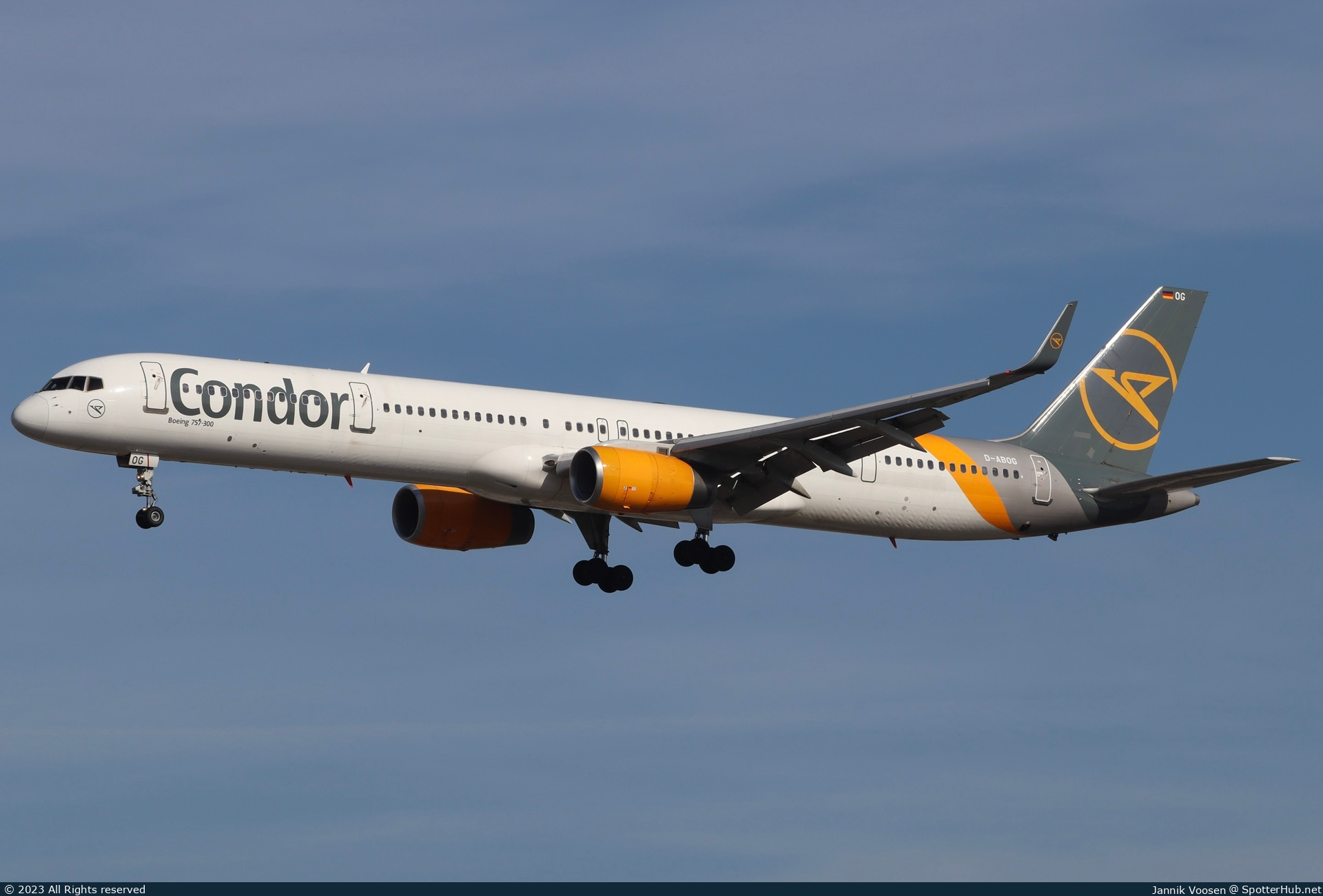 Photo of D-ABOG - Boeing 757-330 operated by Condor